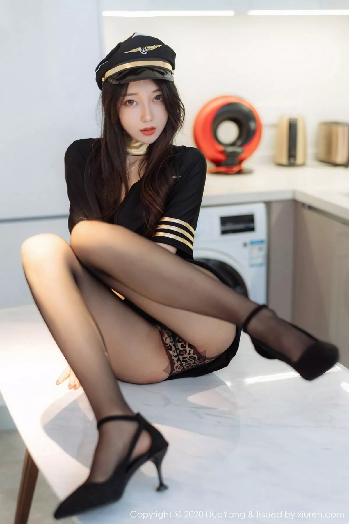 秀人集.com_[HuaYang花漾]Vol.269_嫩模玥儿玥er机长制服主题黑丝裤袜秀豹纹内裤极致诱惑写真73P