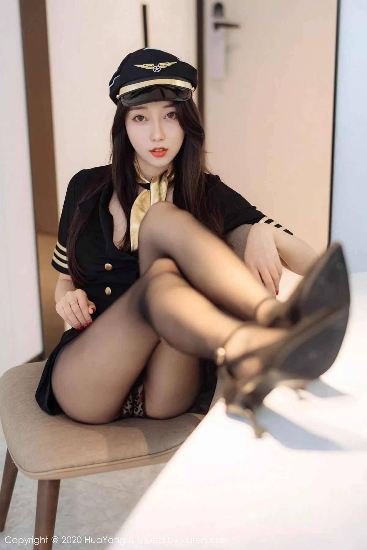秀人集.com_[HuaYang花漾]Vol.269_嫩模玥儿玥er机长制服主题黑丝裤袜秀豹纹内裤极致诱惑写真73P