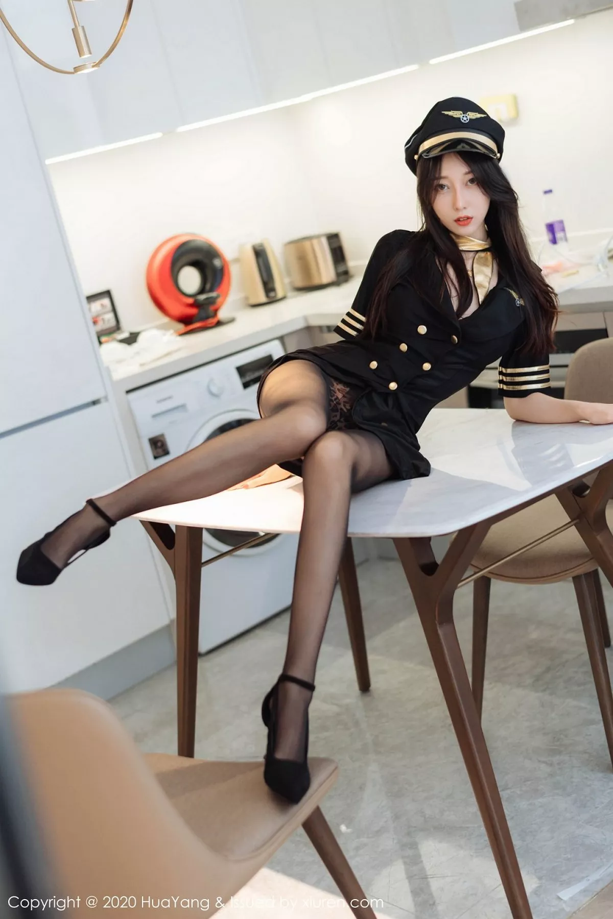 秀人集.com_[HuaYang花漾]Vol.269_嫩模玥儿玥er机长制服主题黑丝裤袜秀豹纹内裤极致诱惑写真73P