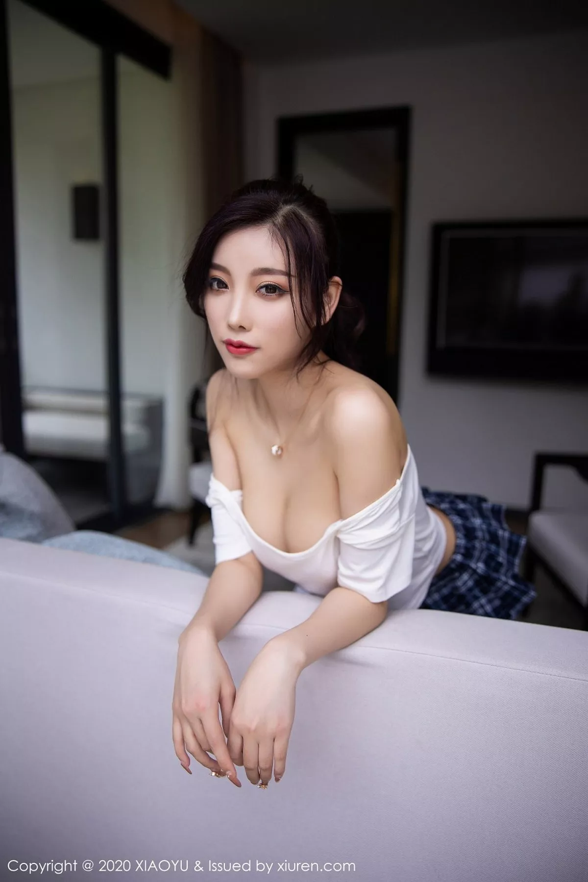 秀人集.com_[XiaoYu画语界]Vol.343_女神杨晨晨sugar阳朔旅拍格子JK短裙秀完美身材诱惑写真64P