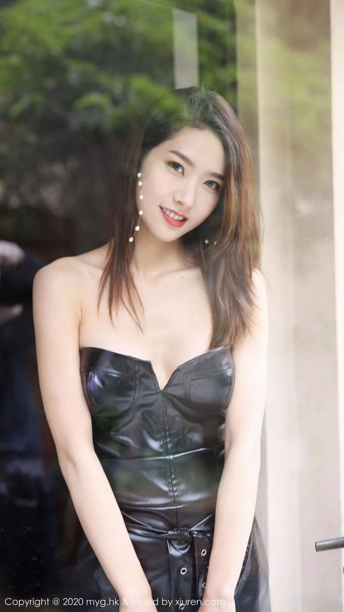 秀人集.com_[MyGirl美媛馆]Vol.444_嫩模方子萱大理旅拍私房黑色皮质连身裙配黑丝极致魅惑写真104P