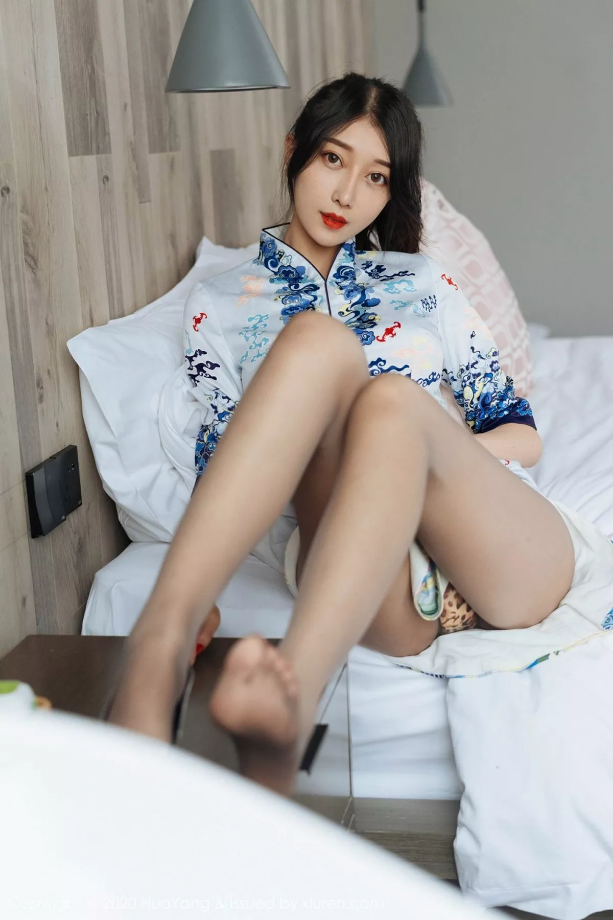 秀人集.com_[HuaYang花漾]Vol.274_嫩模玥儿玥er私房典雅旗袍半撩露豹纹内裤惹火诱惑写真72P