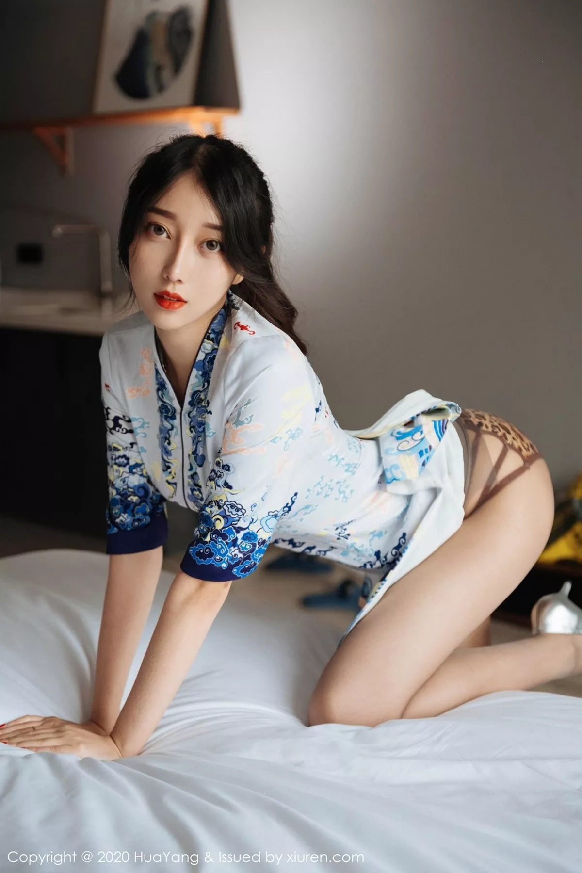 秀人集.com_[HuaYang花漾]Vol.274_嫩模玥儿玥er私房典雅旗袍半撩露豹纹内裤惹火诱惑写真72P