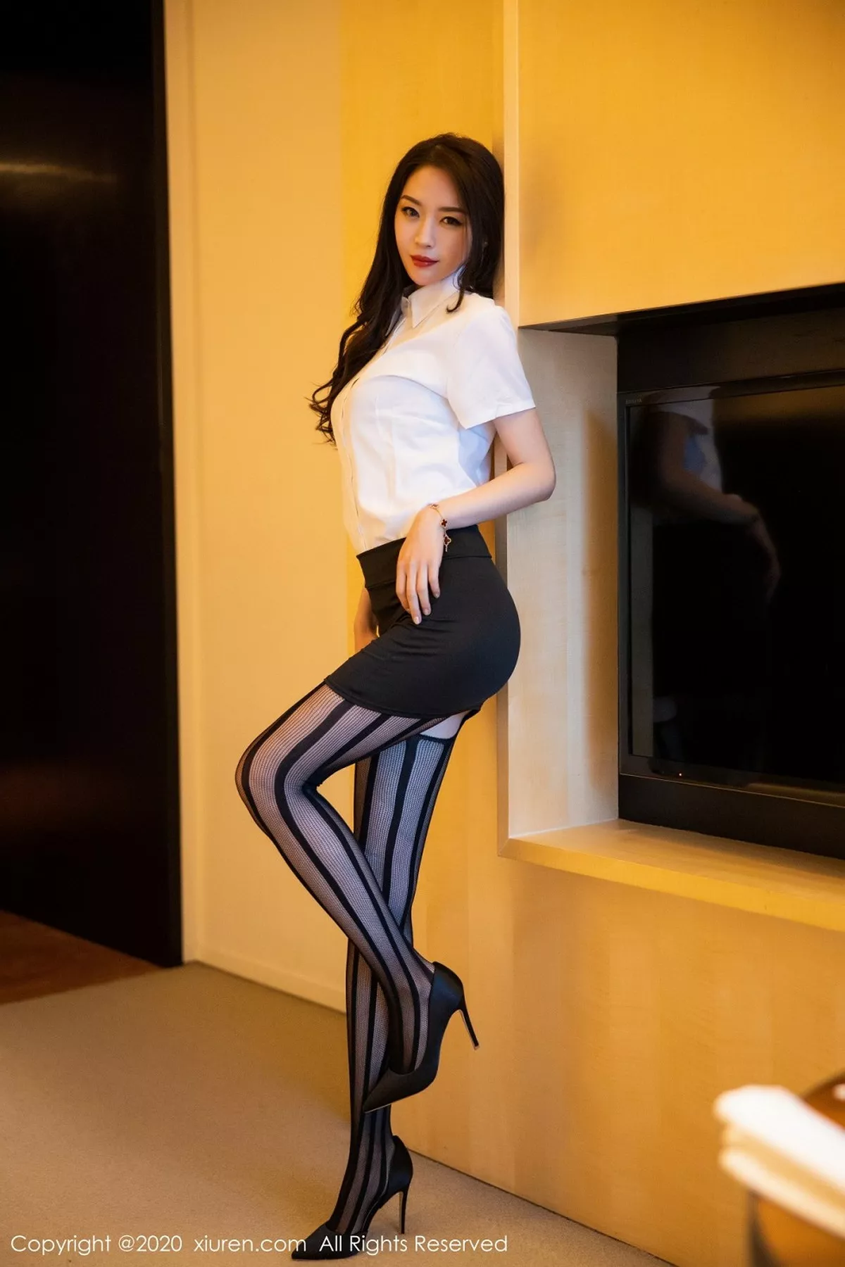 秀人集.com_[XiuRen秀人网]No.2450_嫩模梦心月心愿旅拍秘书OL制服半脱露性感内衣吊带黑丝诱惑写真112P