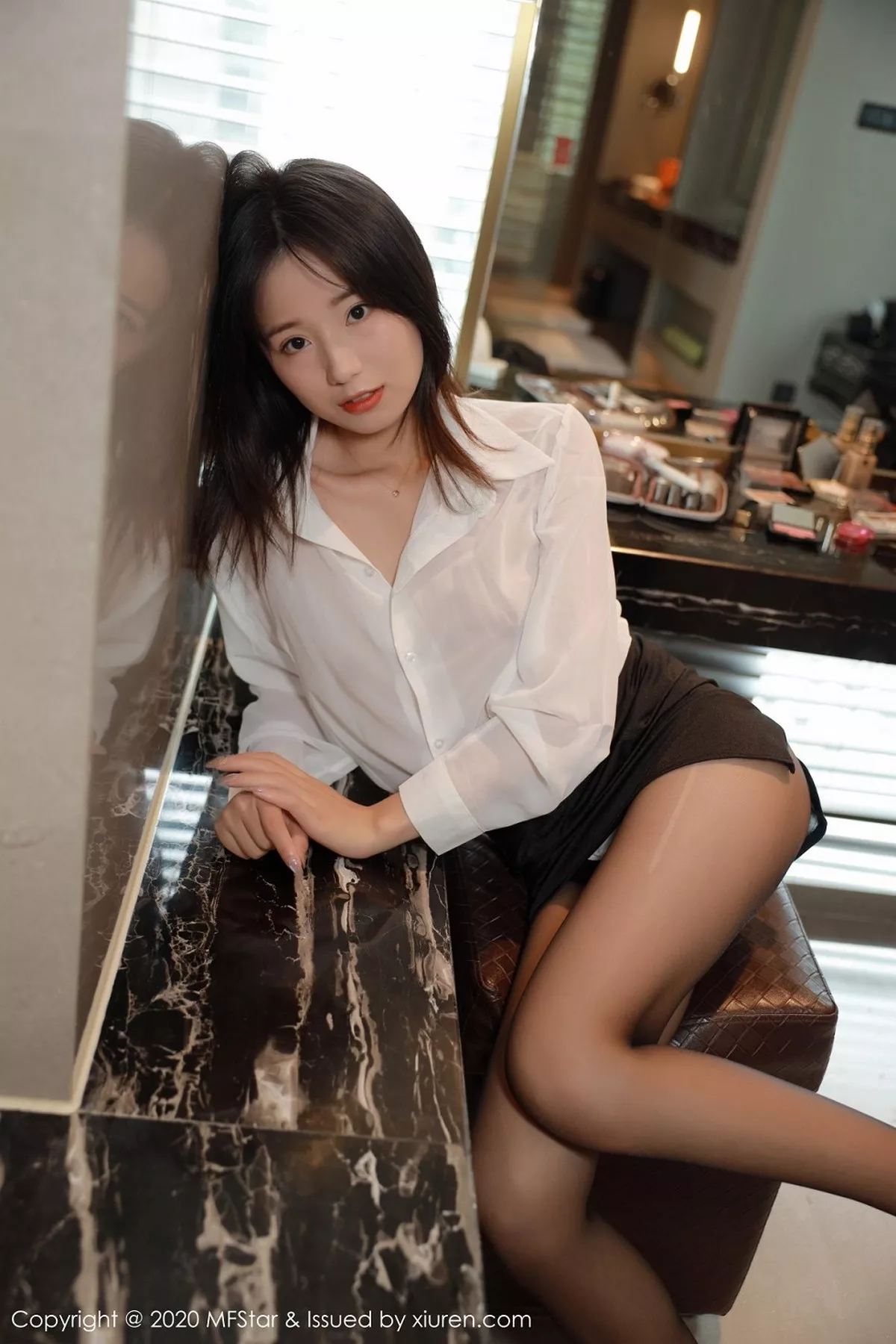 秀人集.com_[MFStar模范学院]Vol.370_嫩模仓井优香经典白衬衫配无内黑丝裤袜撩人诱惑写真50P