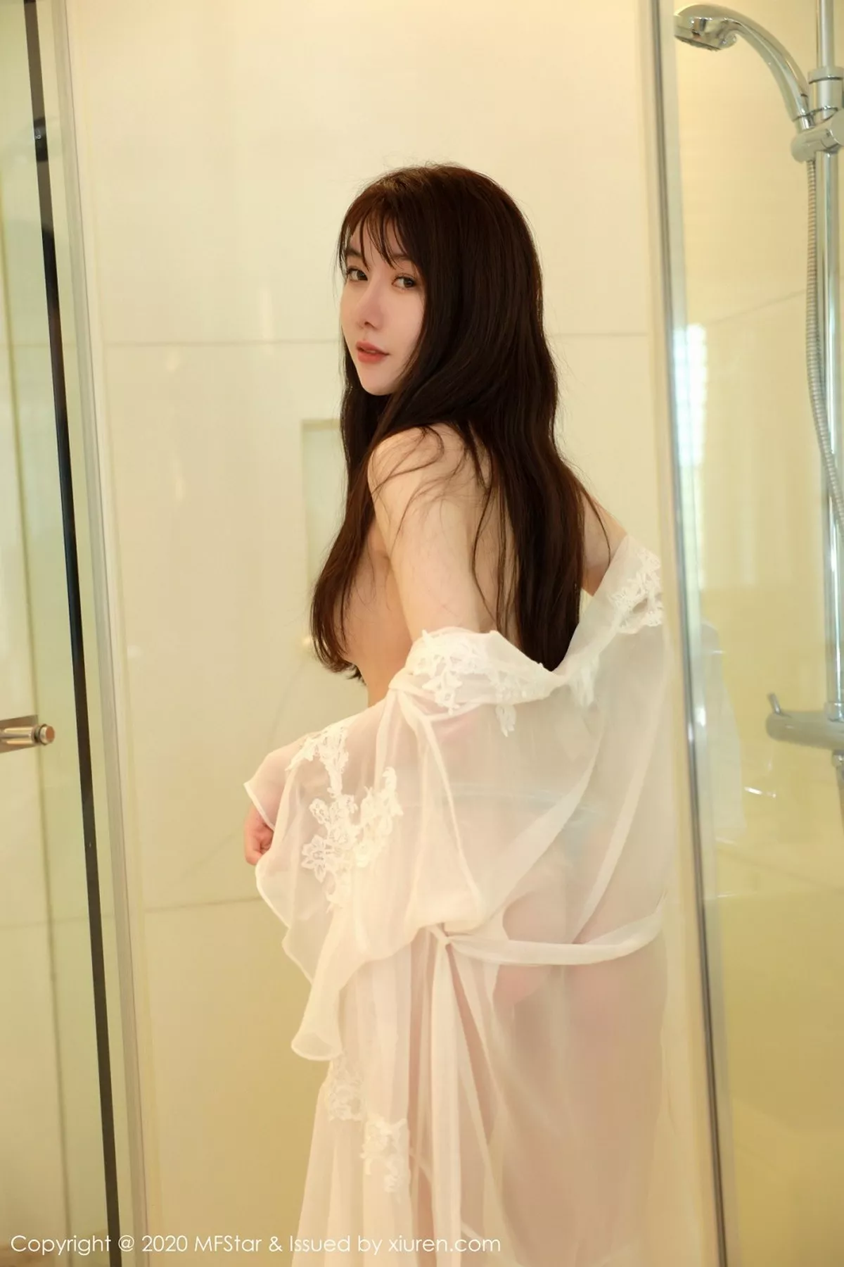 秀人集.com_[MFStar模范学院]Vol.373_嫩模薛琪琪sandy居家女友视觉主题浴室薄纱透视诱惑写真52P