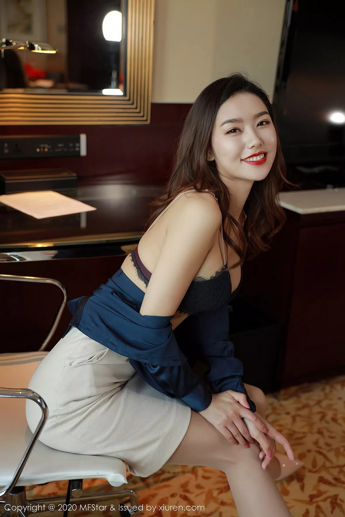 秀人集.com_[MFStar模范学院]Vol.381_嫩模方子萱经典职场秘书0L主题黑色内衣配肉丝裤袜诱惑写真71P