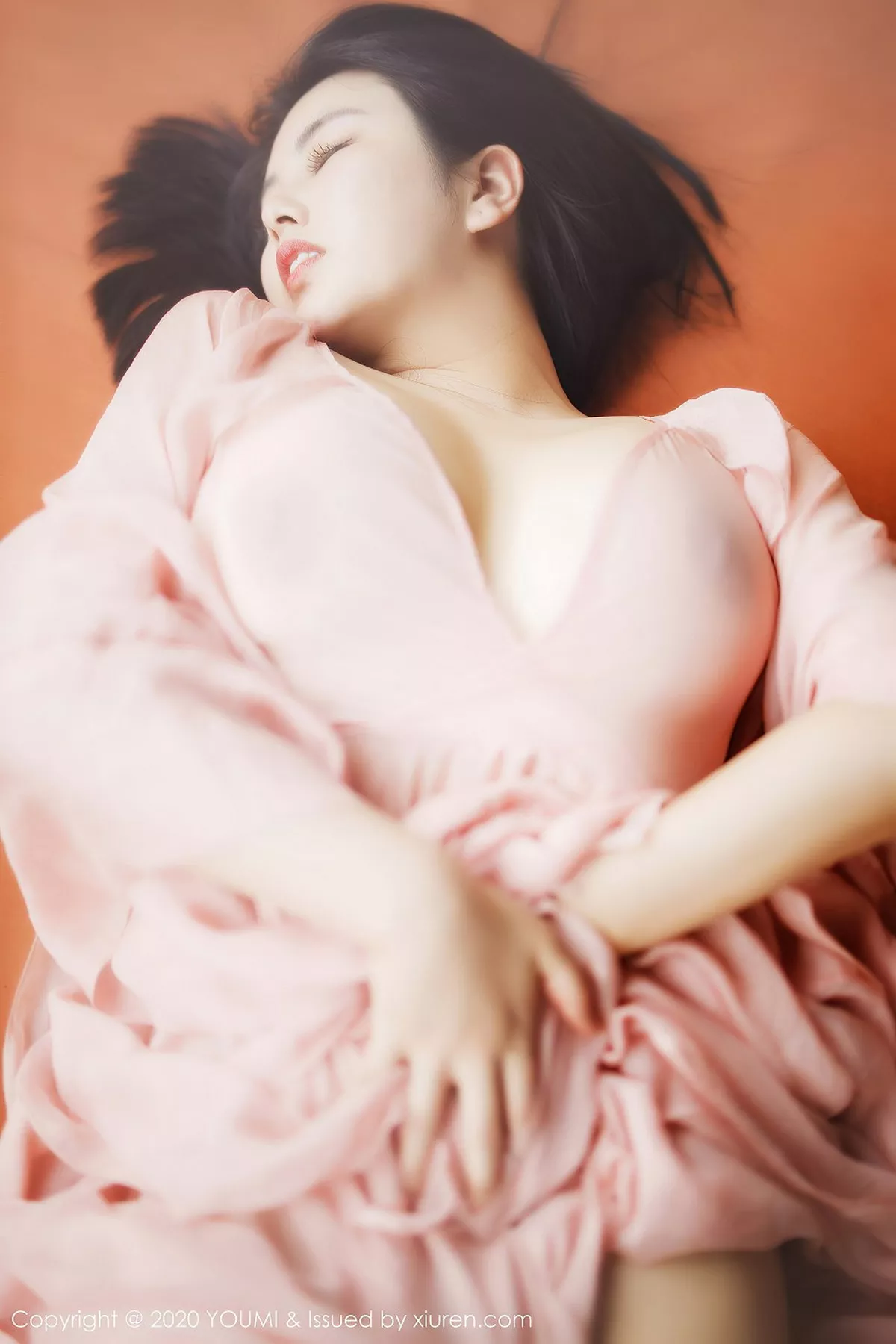 秀人集.com_[YouMi尤蜜荟]Vol.523_女神娜露Selena西双版纳旅拍轻薄粉色长裙秀傲人豪乳诱惑写真89P