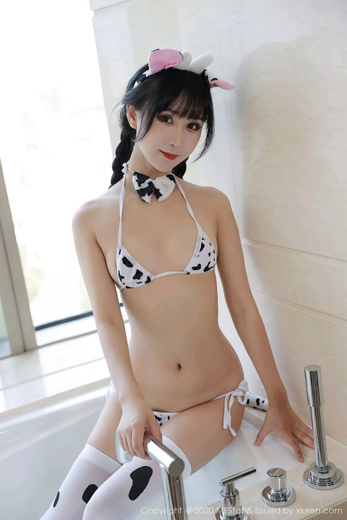 秀人集.com_[MFStar模范学院]Vol.382_嫩模小果冻儿jelly牛奶三点式内衣秀完美身材诱惑写真60P