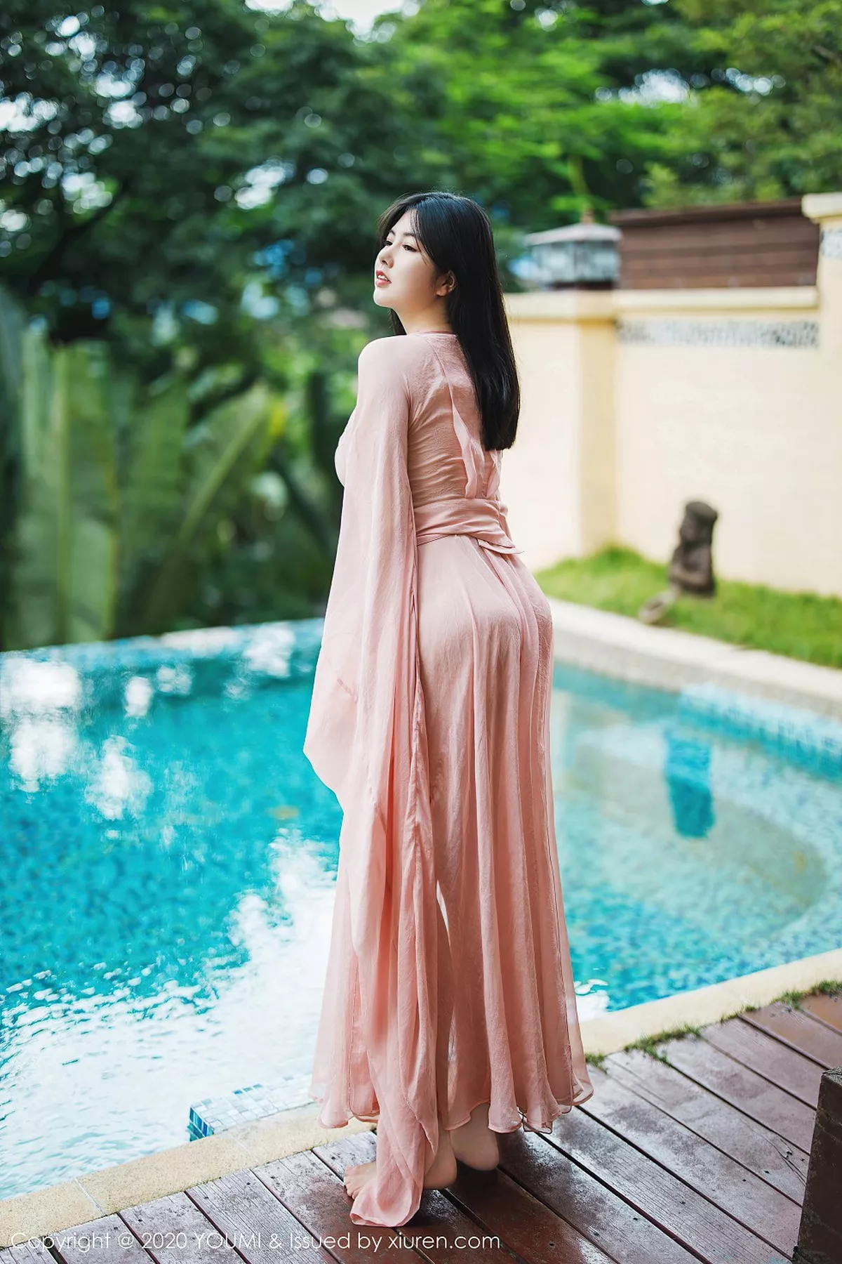 秀人集.com_[YouMi尤蜜荟]Vol.523_女神娜露Selena西双版纳旅拍轻薄粉色长裙秀傲人豪乳诱惑写真89P