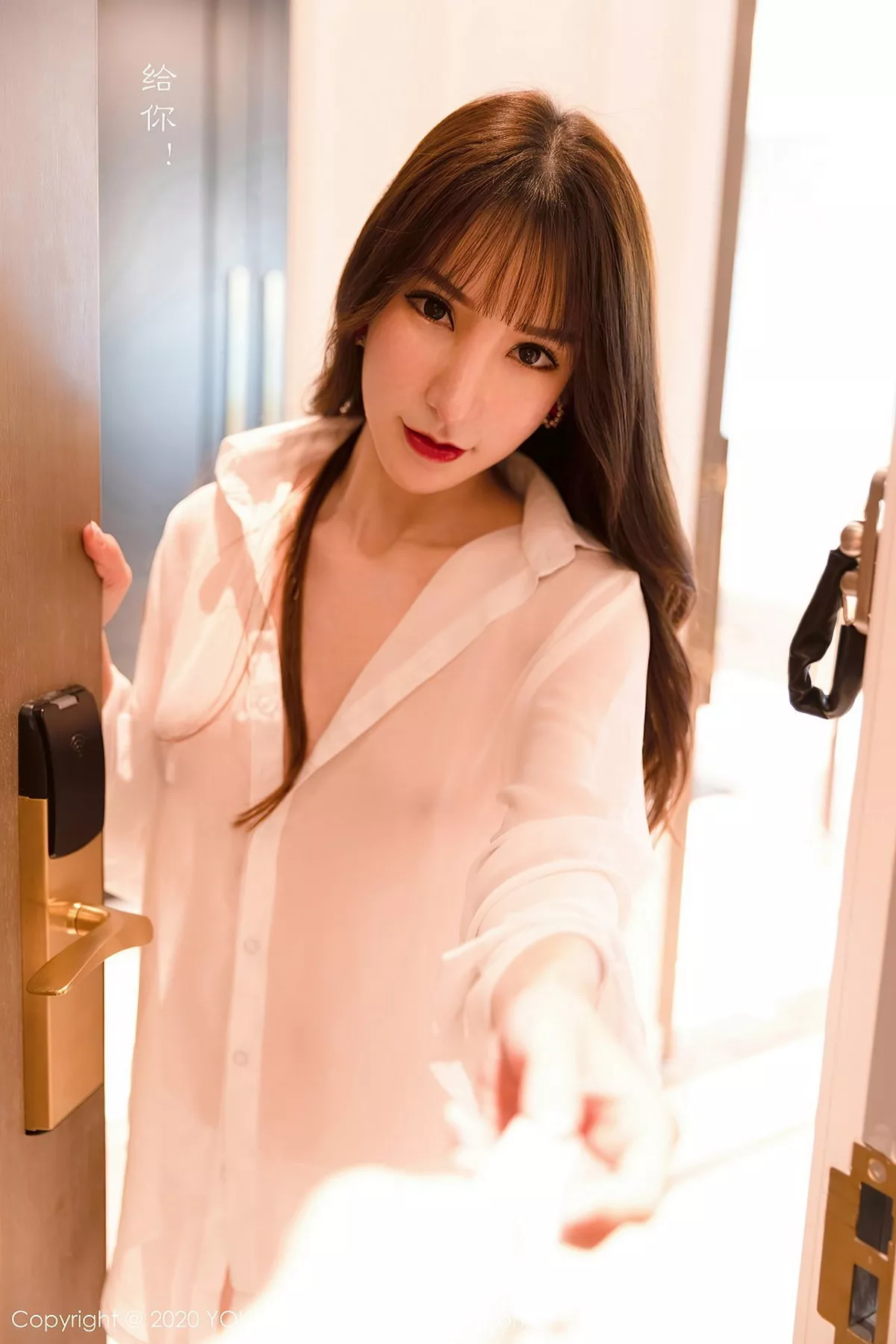 秀人集.com_[YouMi尤蜜荟]Vol.525_女神周于希Sandy酒店浴室真空白衬衣湿身秀火辣身材诱惑写真78P