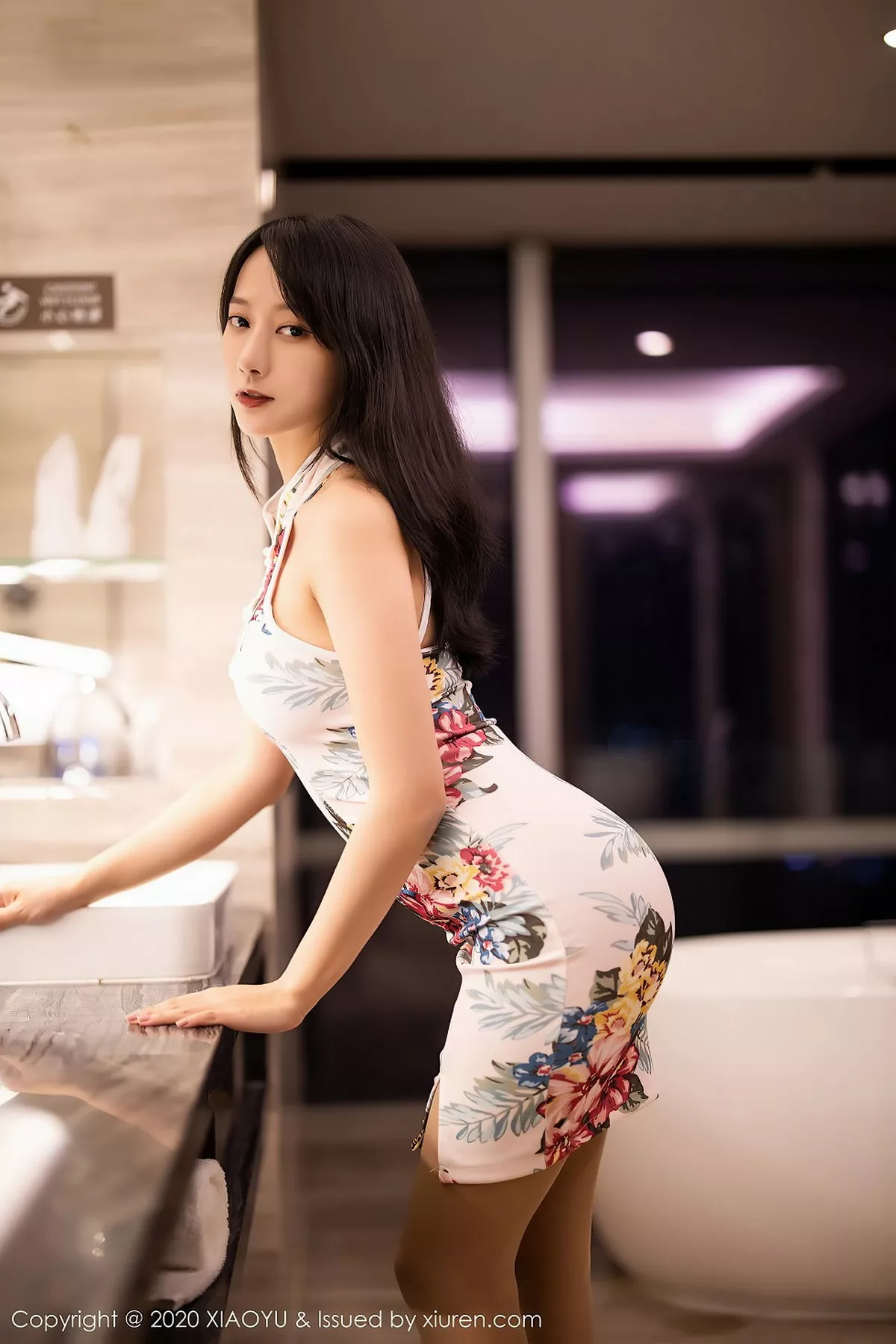 秀人集.com_[XiaoYu画语界]Vol.366_嫩模何嘉颖居家脱古韵旗袍露超薄无内肉丝裤袜撩人诱惑写真52P