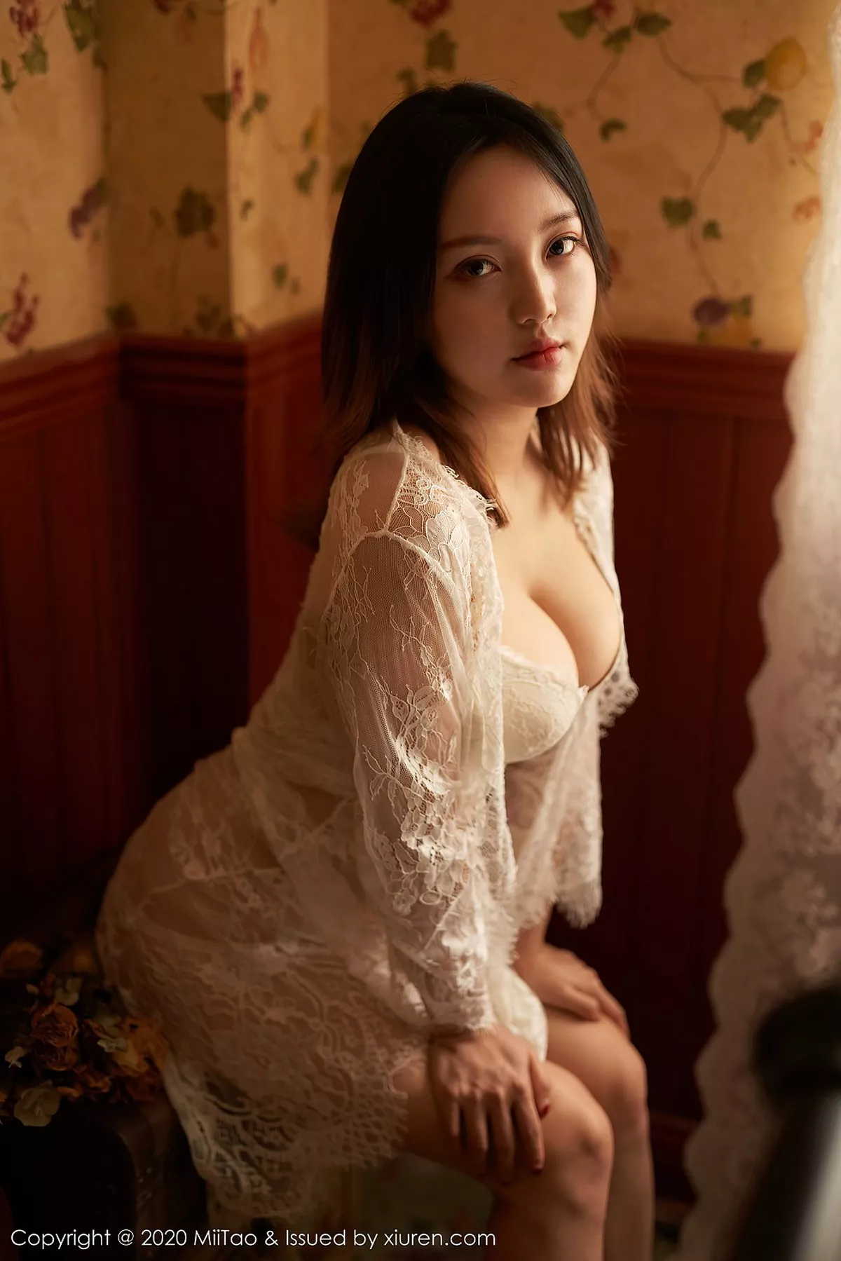 秀人集.com_[MiiTao蜜桃社]Vol.143_新人模特月月may私房床上性感蕾丝内衣秀完美身材诱惑写真30P