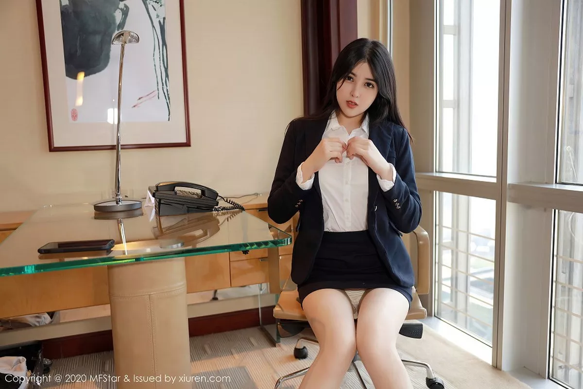 秀人集.com_[MFStar模范学院]Vol.385_嫩模韩静安经典职业秘书OL主题撩裙露性感翘臀诱惑写真61P