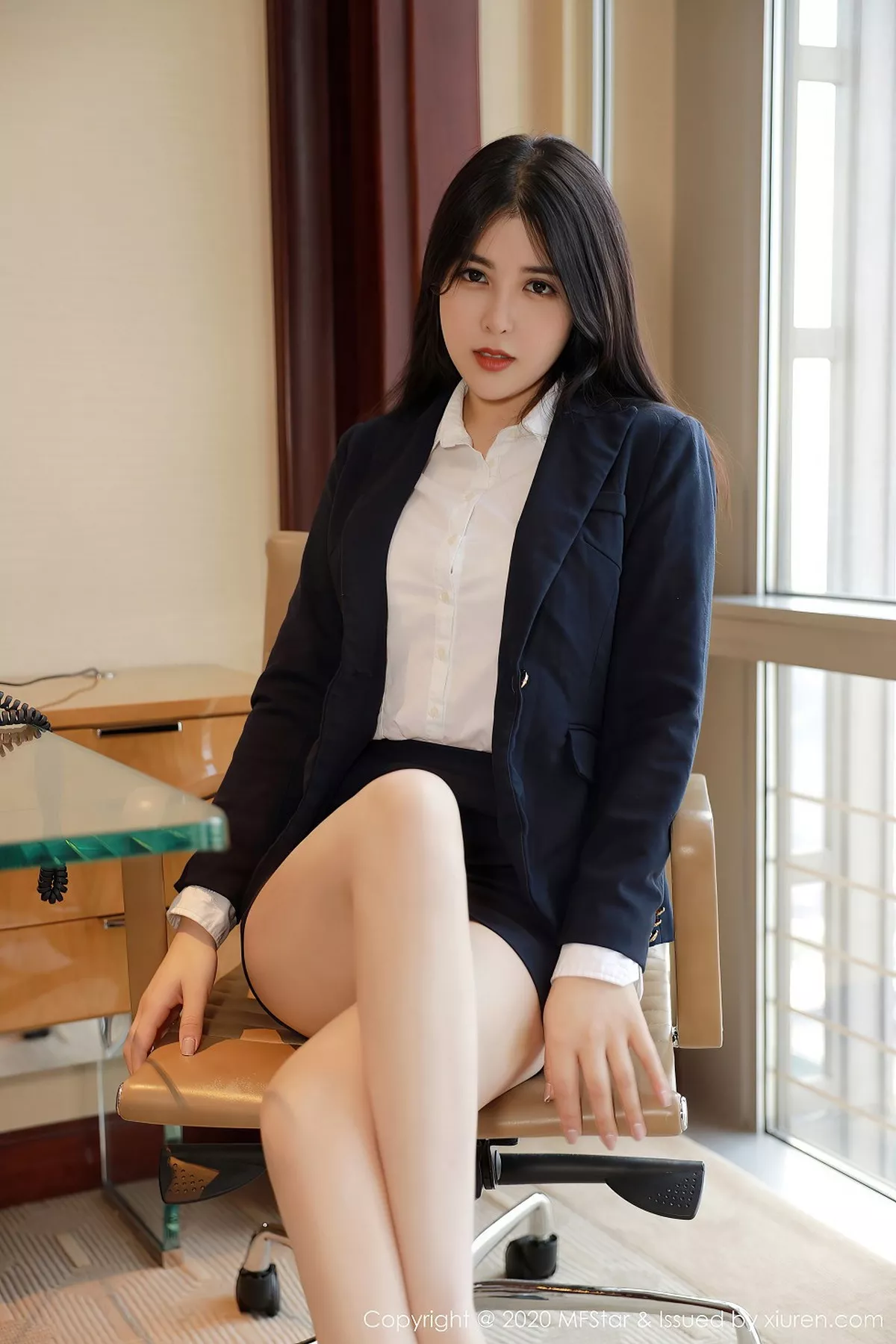 秀人集.com_[MFStar模范学院]Vol.385_嫩模韩静安经典职业秘书OL主题撩裙露性感翘臀诱惑写真61P