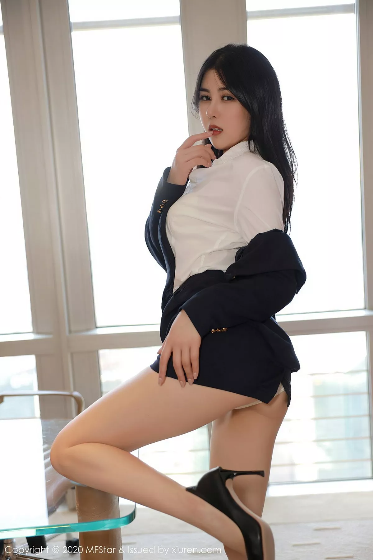 秀人集.com_[MFStar模范学院]Vol.385_嫩模韩静安经典职业秘书OL主题撩裙露性感翘臀诱惑写真61P