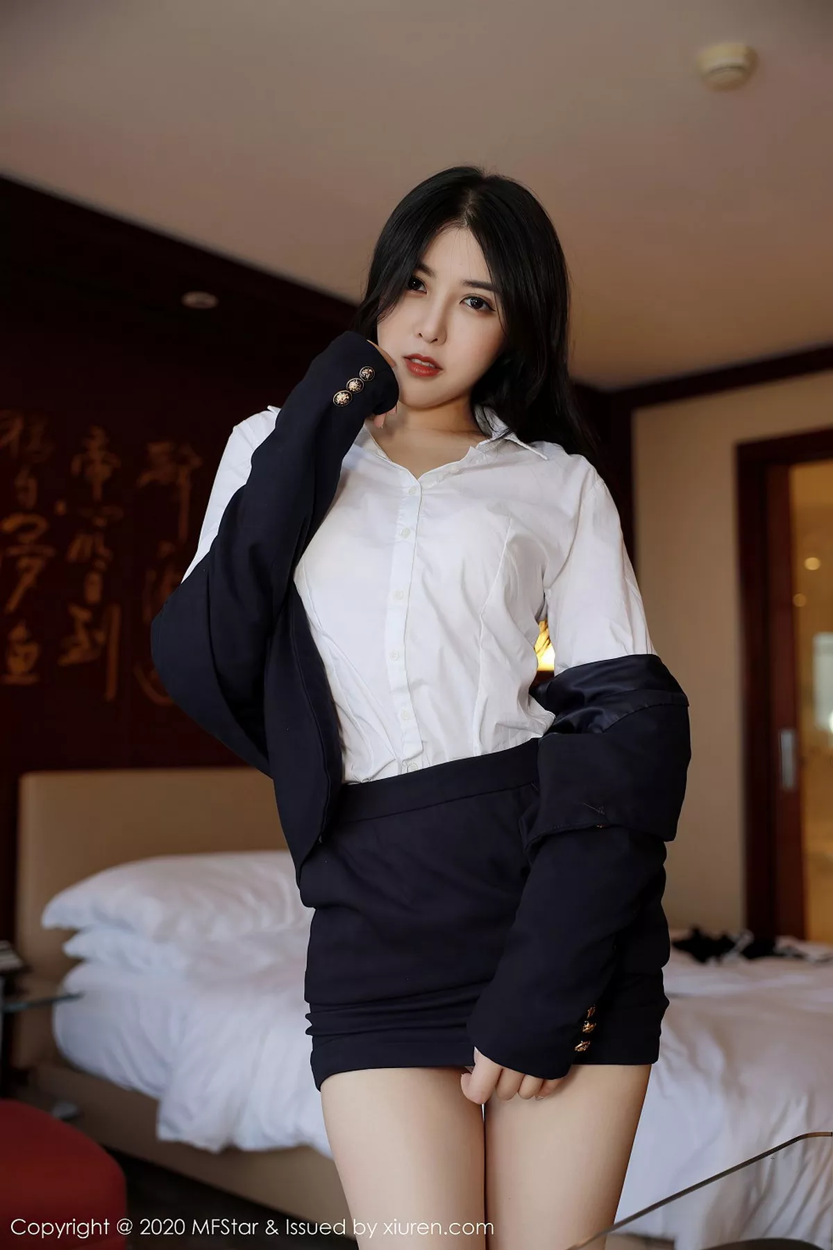 秀人集.com_[MFStar模范学院]Vol.385_嫩模韩静安经典职业秘书OL主题撩裙露性感翘臀诱惑写真61P
