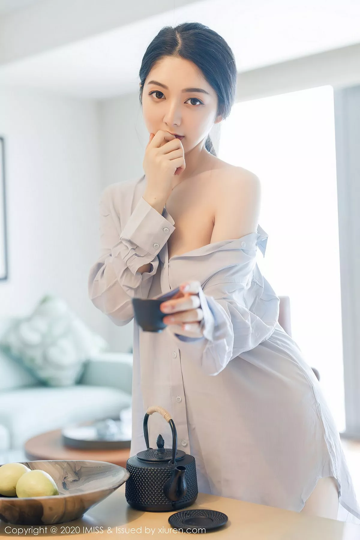 秀人集.com_[IMISS爱蜜社]Vol.499_女神Angela小热巴女友视觉主题性感衬衣秀白嫩美腿诱惑写真52P