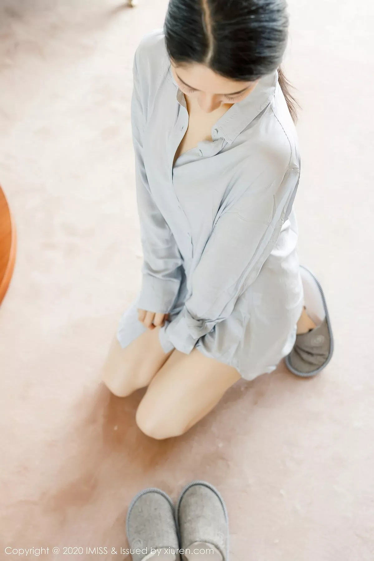 秀人集.com_[IMISS爱蜜社]Vol.499_女神Angela小热巴女友视觉主题性感衬衣秀白嫩美腿诱惑写真52P
