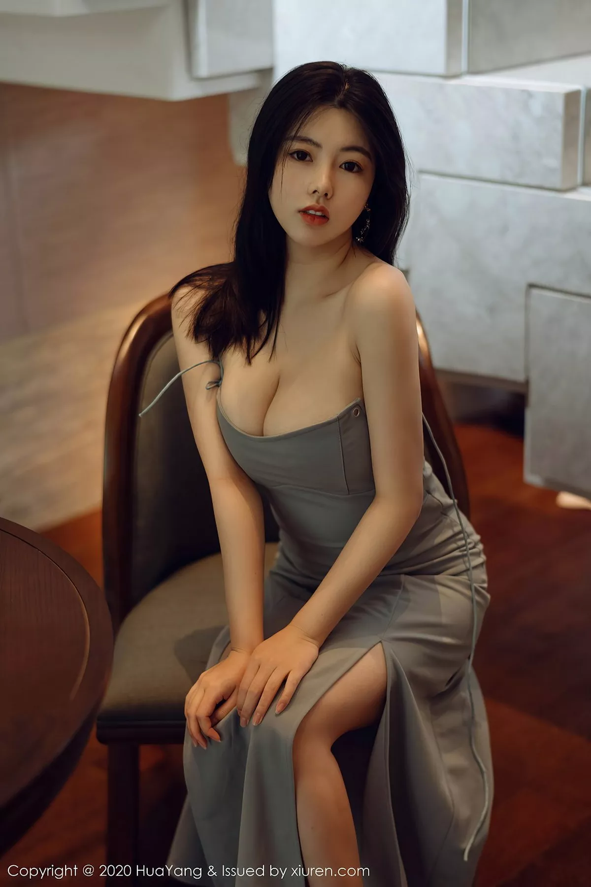 秀人集.com_[HuaYang花漾]Vol.290_女神娜露Selena西双版纳旅拍华丽吊裙秀丰乳肥臀诱惑写真55P
