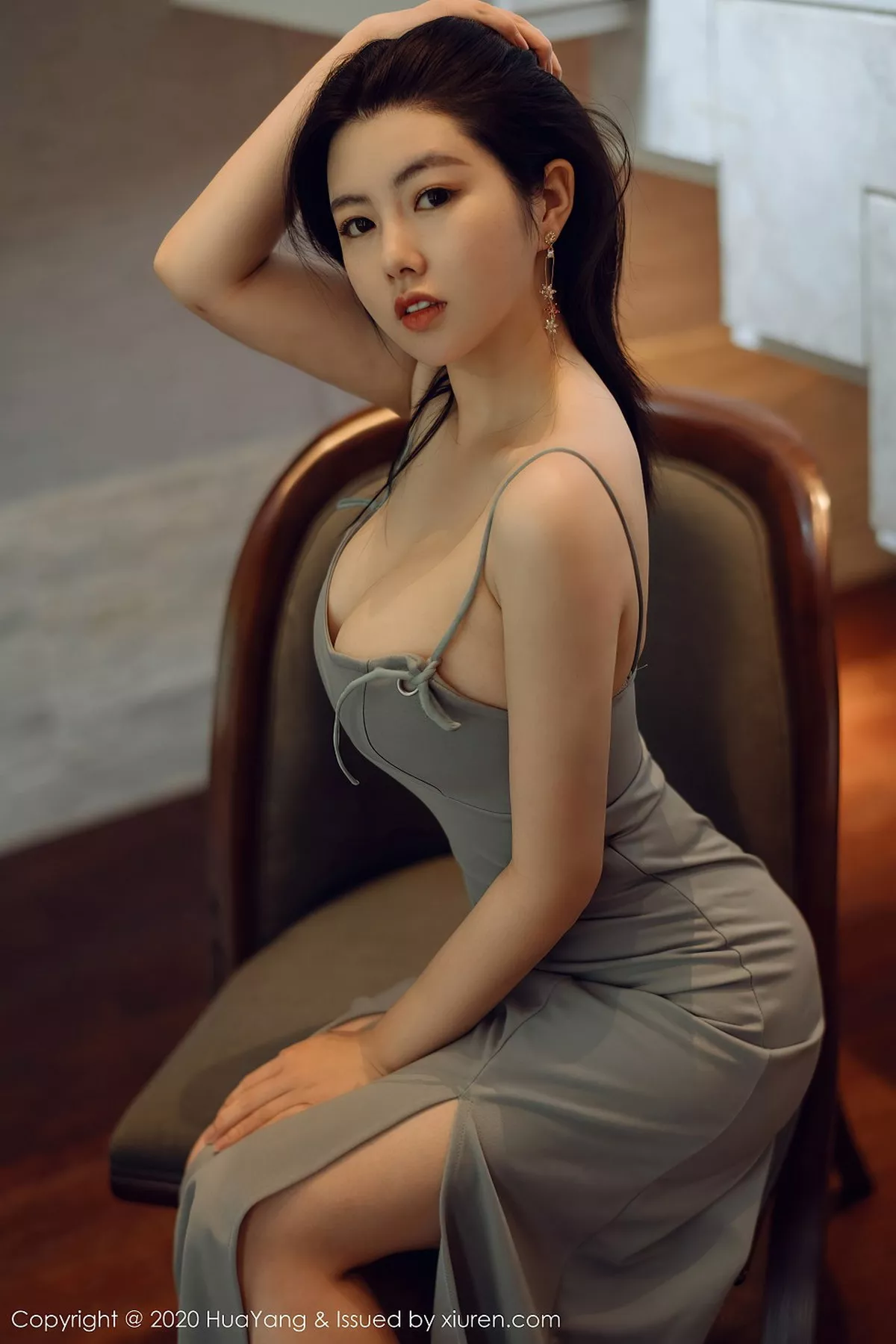 秀人集.com_[HuaYang花漾]Vol.290_女神娜露Selena西双版纳旅拍华丽吊裙秀丰乳肥臀诱惑写真55P