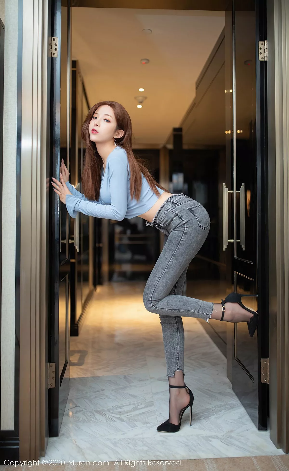 秀人集.com_[XiuRen秀人网]No.2563_嫩模陈小喵私房牛仔裤主题性感内衣配开档黑丝裤袜秀翘臀诱惑写真84P