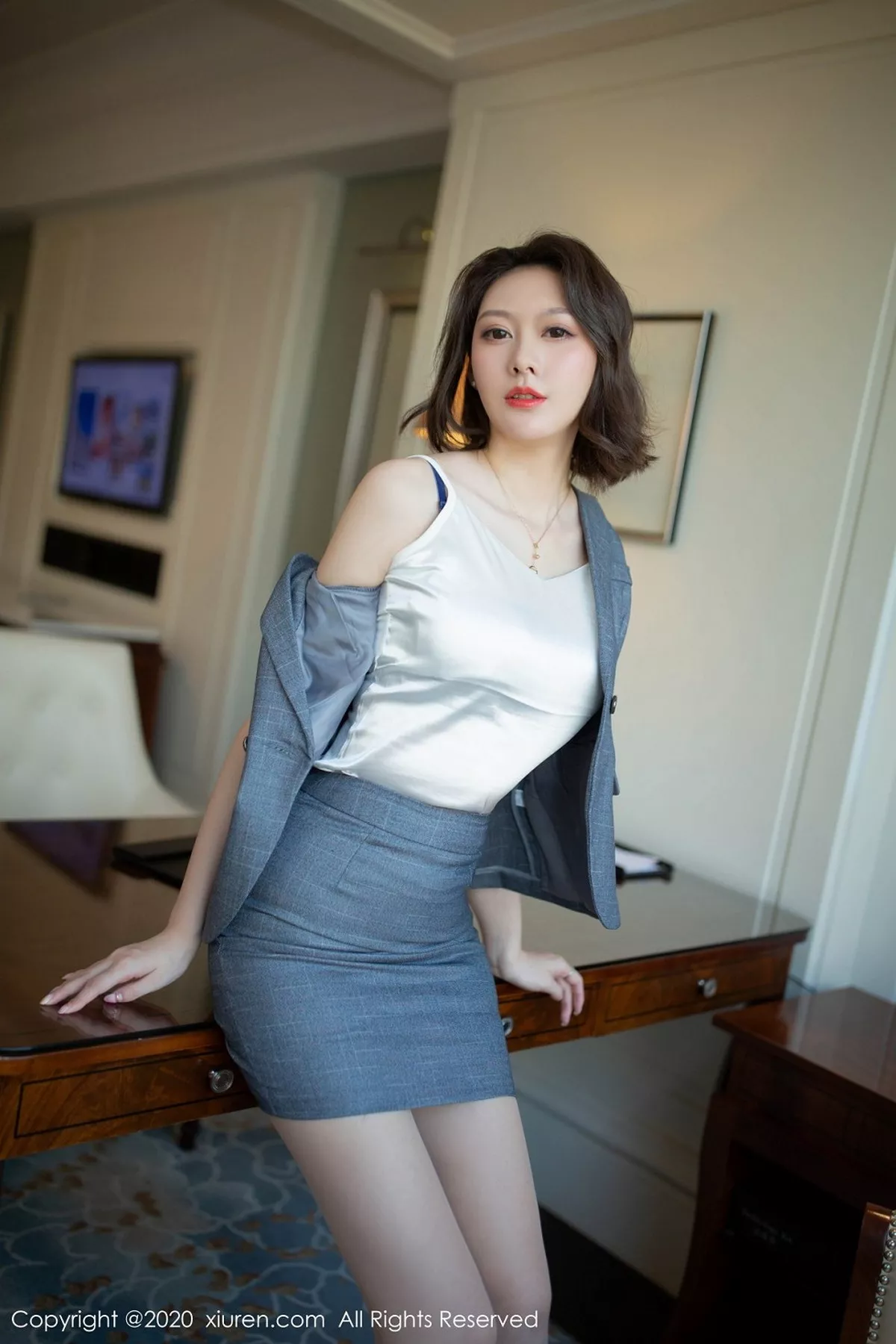 秀人集.com_[XiuRen秀人网]No.2486_气质女神艺轩职场经理制服主题性感内衣配肉丝裤袜迷人写真65P