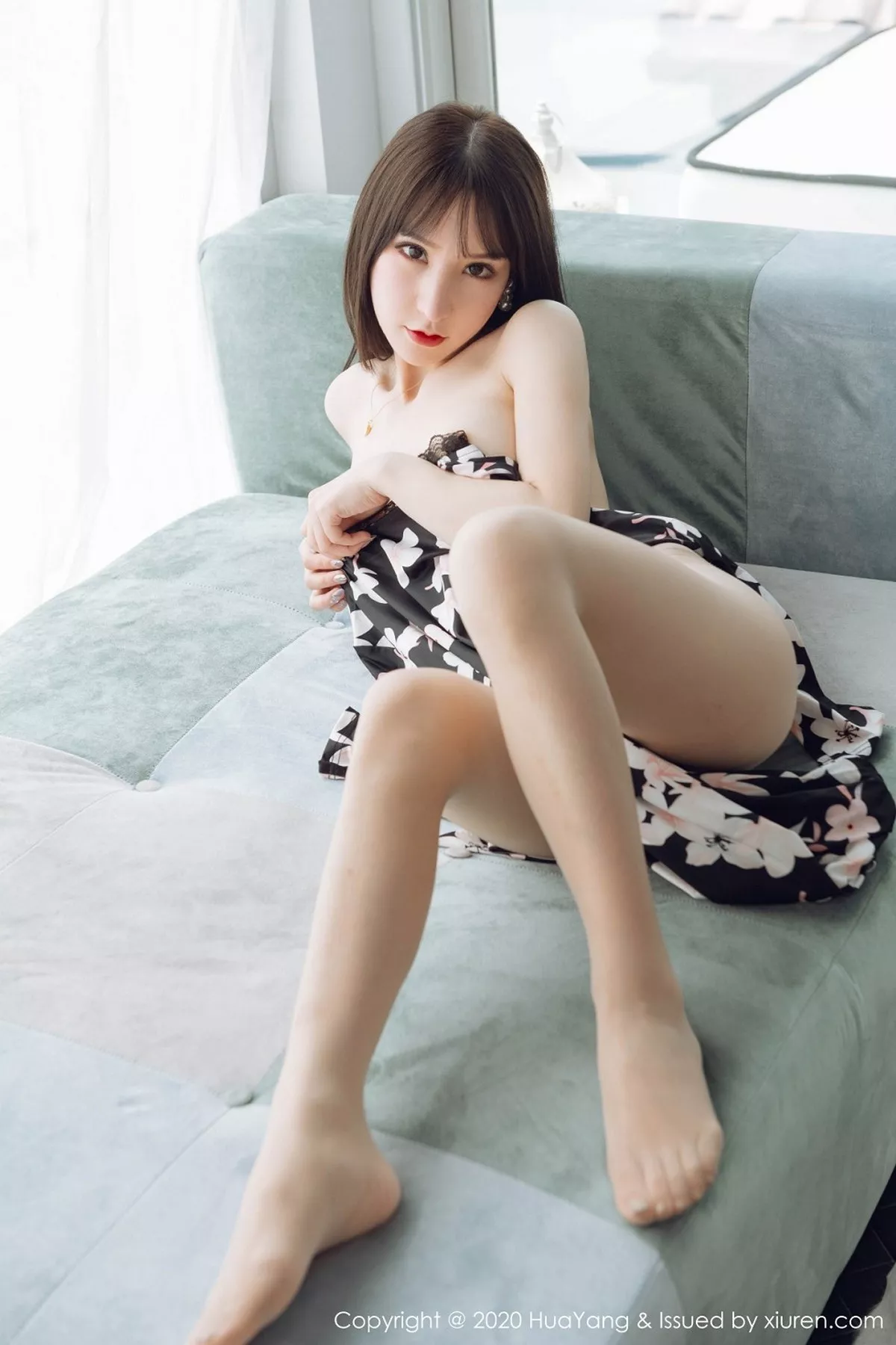 秀人集.com_[HuaYang花漾]Vol.296_女神周于希Sandy大理旅拍脱团花和服露无内肉丝裤袜诱惑写真60P