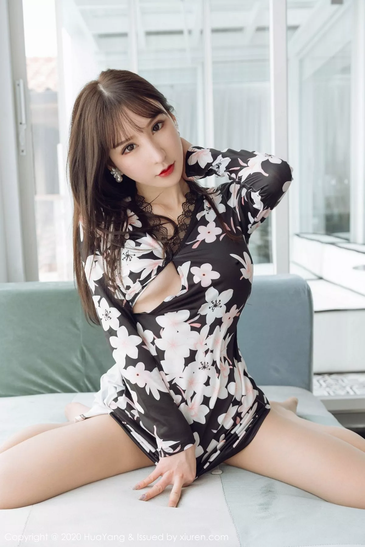 秀人集.com_[HuaYang花漾]Vol.296_女神周于希Sandy大理旅拍脱团花和服露无内肉丝裤袜诱惑写真60P