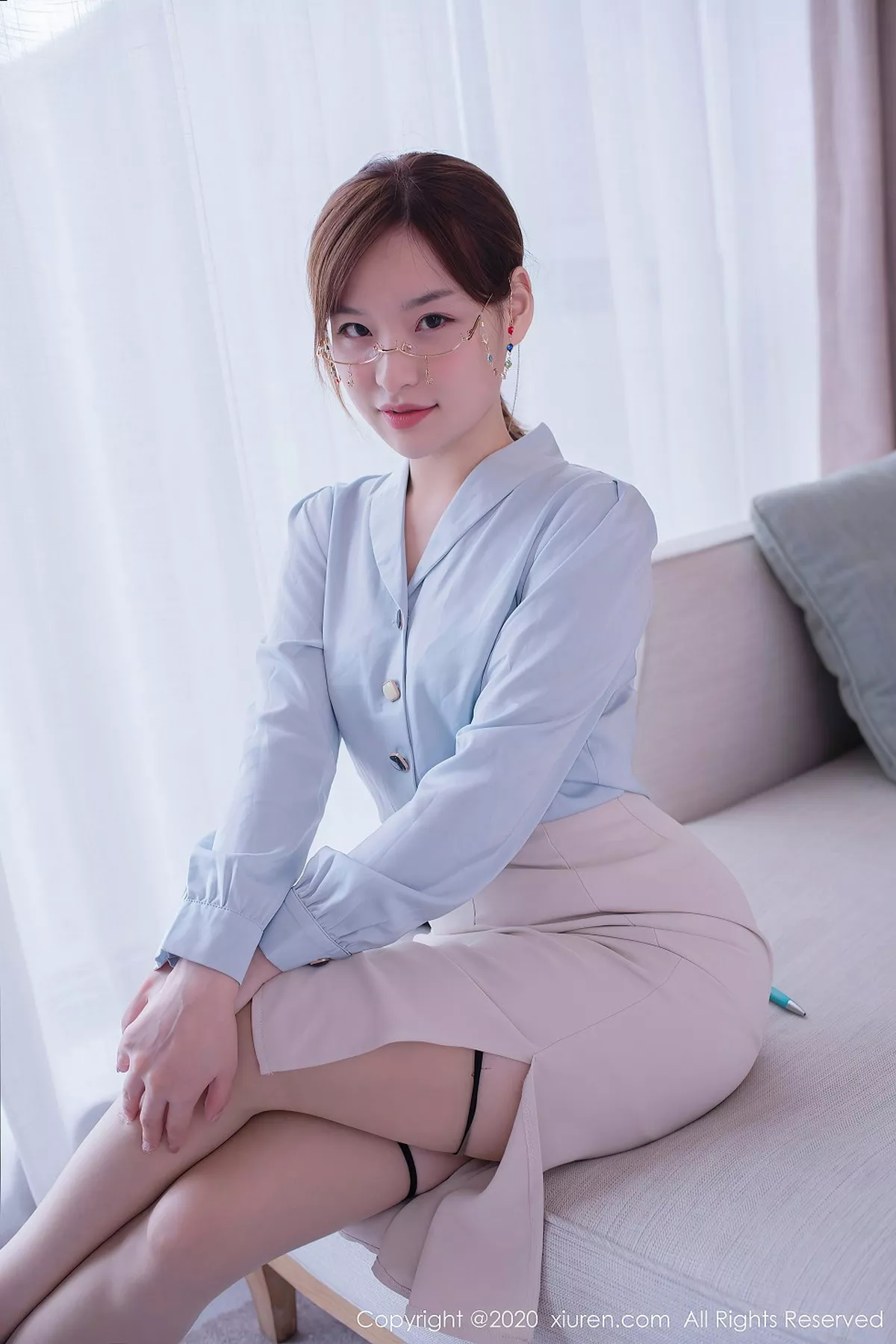秀人集.com_[XiuRen秀人网]No.2597_嫩模范小宣fancy成都旅拍办公室OL制服主题精致内衣惹火诱惑写真65P