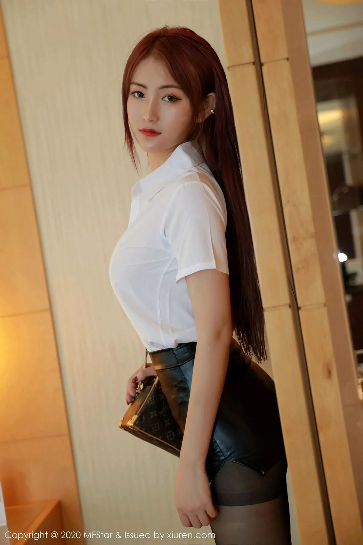 秀人集.com_[MFStar模范学院]Vol.377_嫩模Zz只只性感职业装白衬衣配黑丝裤袜极致魅惑写真45P