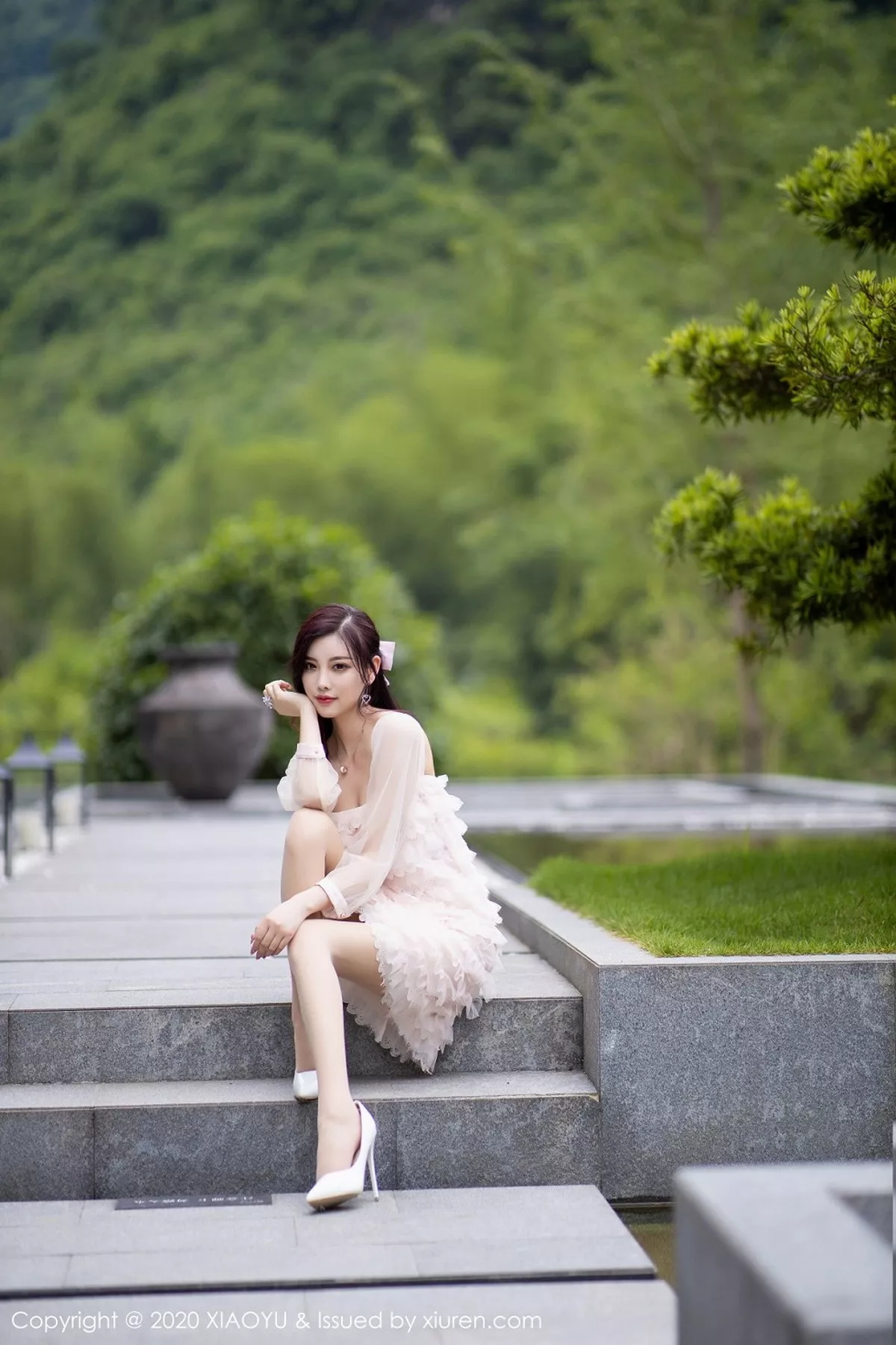 秀人集.com_[XiaoYu画语界]Vol.358_女神杨晨晨sugar阳朔旅拍粉色运动内衣秀魔鬼身材诱惑写真70P