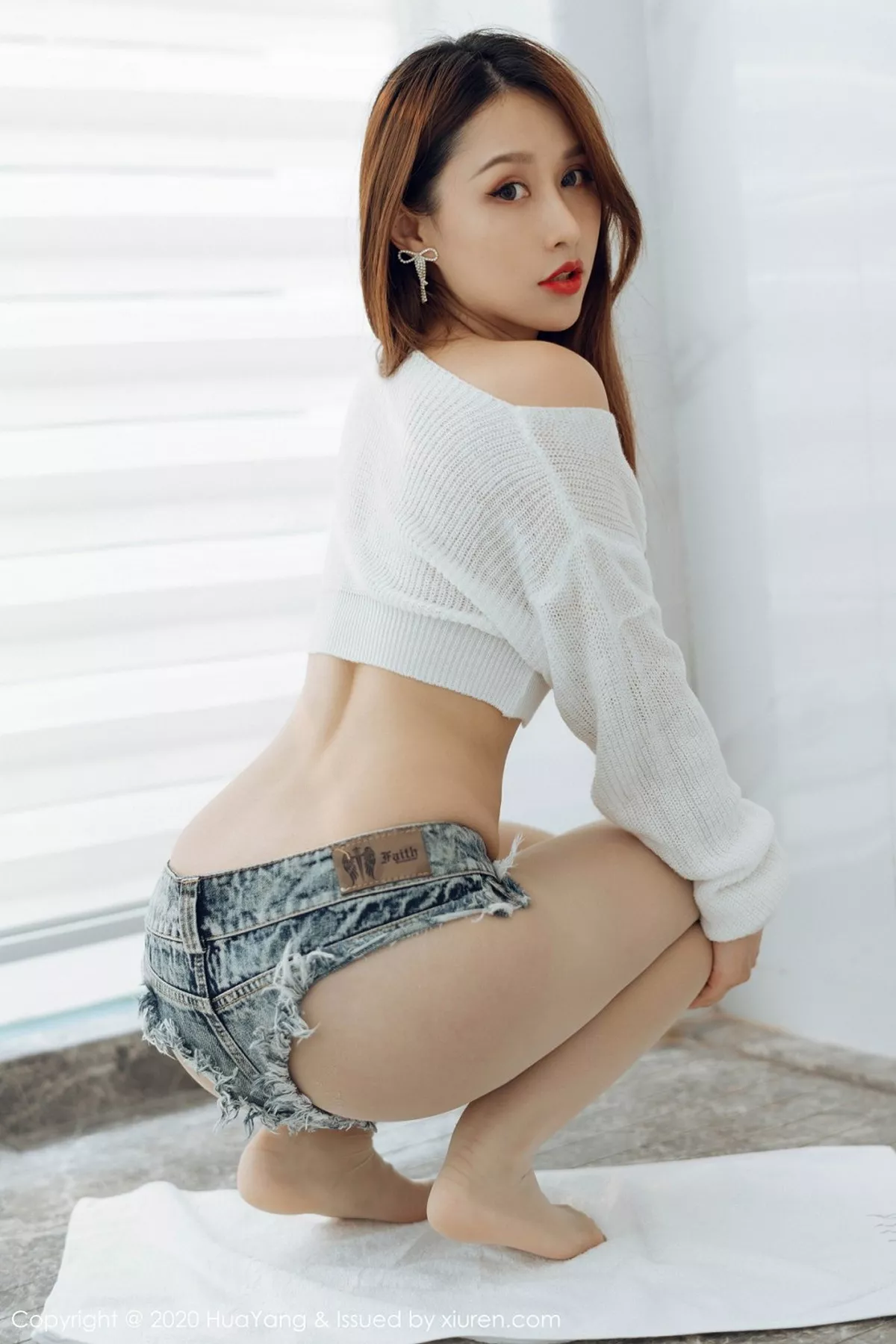 秀人集.com_[HuaYang花漾]Vol.281_嫩模徐安安破烂超短牛仔裤主题私房半脱露翘臀惹火诱惑写真54P