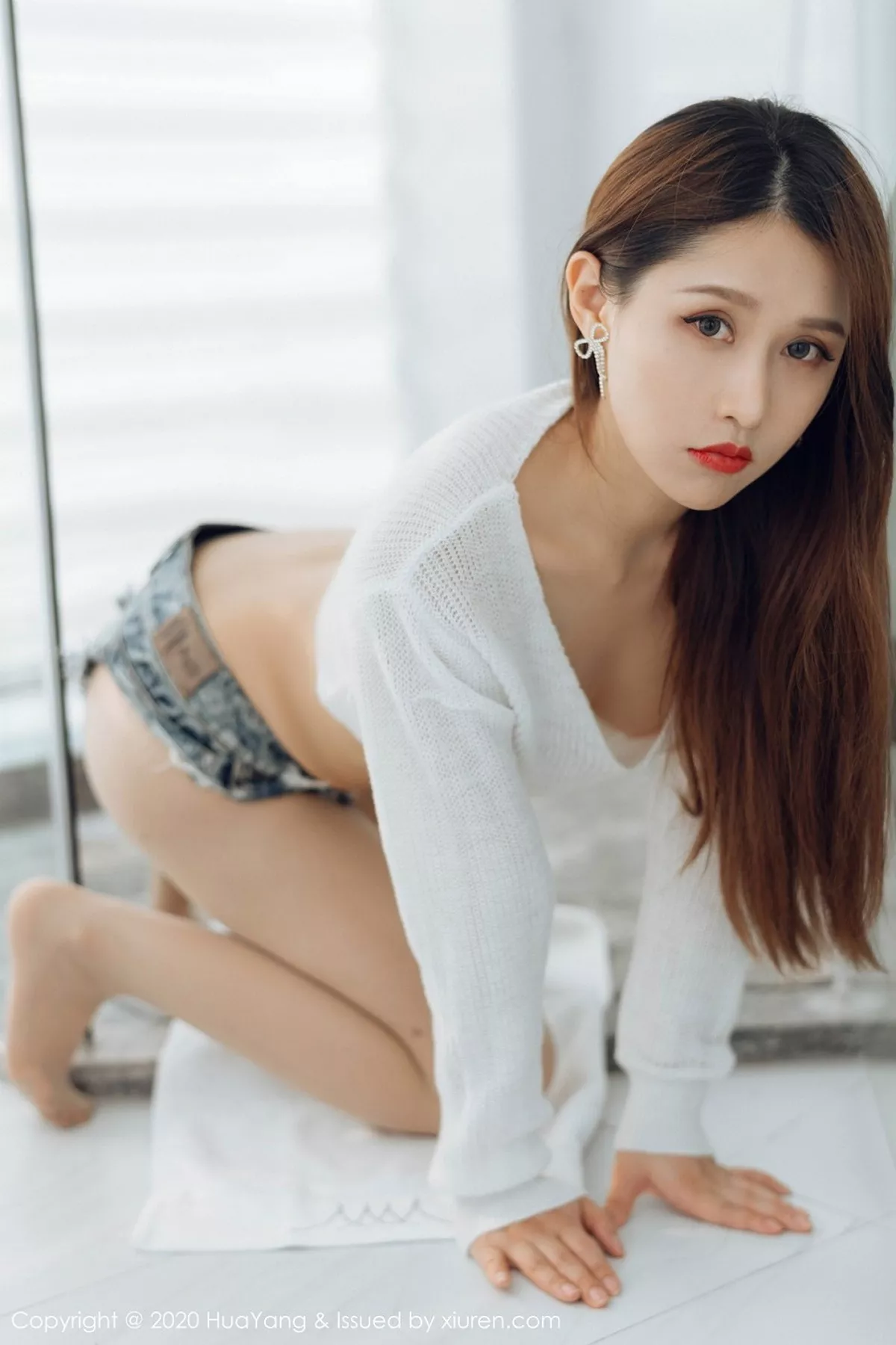 秀人集.com_[HuaYang花漾]Vol.281_嫩模徐安安破烂超短牛仔裤主题私房半脱露翘臀惹火诱惑写真54P