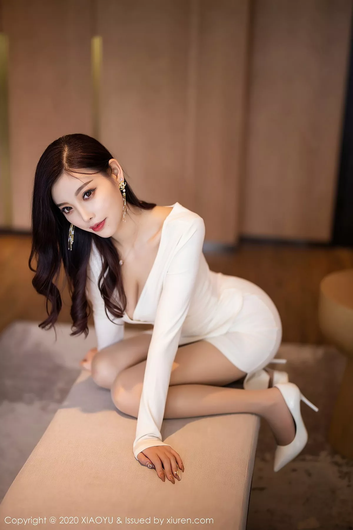 秀人集.com_[XiaoYu画语界]Vol.377_女神杨晨晨sugar阳朔旅拍典雅白色礼裙配肉丝裤袜魅惑写真76P