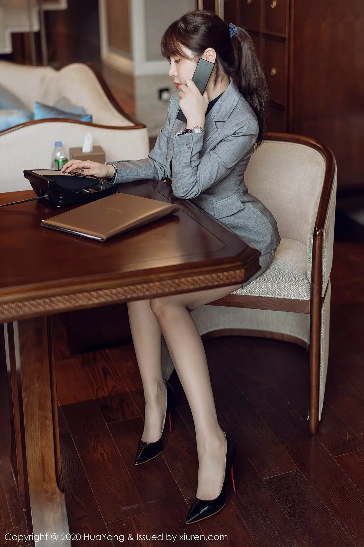 秀人集.com_[HuaYang花漾]Vol.298_女神王雨纯西双版纳旅拍性感职场制服系列完美诱惑写真80P