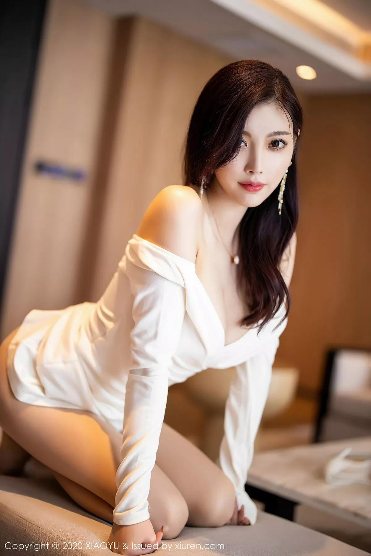 秀人集.com_[XiaoYu画语界]Vol.377_女神杨晨晨sugar阳朔旅拍典雅白色礼裙配肉丝裤袜魅惑写真76P