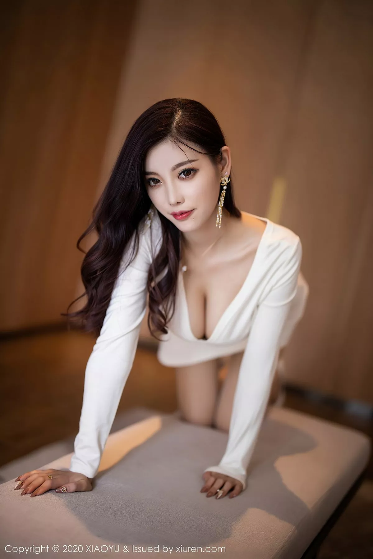 秀人集.com_[XiaoYu画语界]Vol.377_女神杨晨晨sugar阳朔旅拍典雅白色礼裙配肉丝裤袜魅惑写真76P