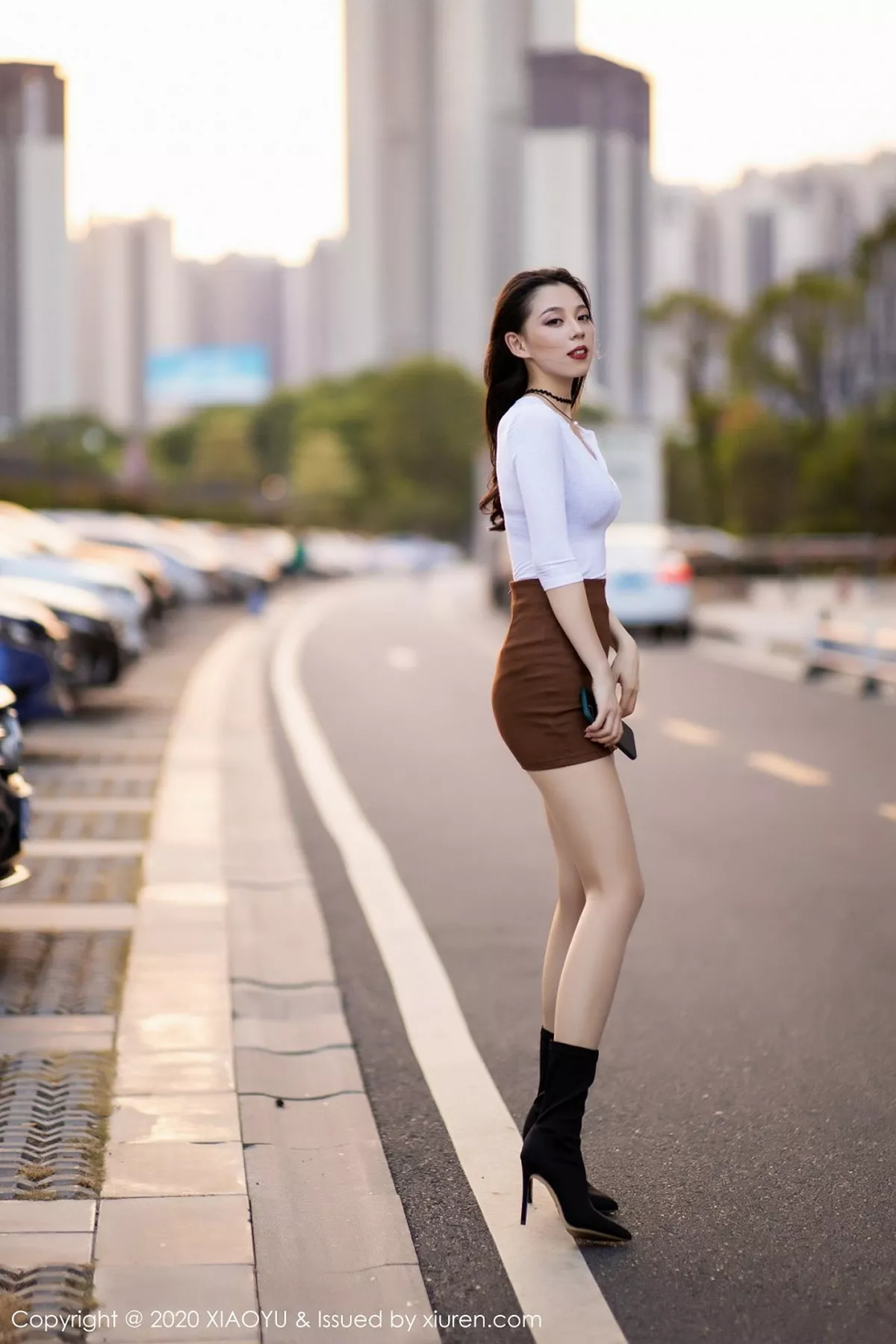 秀人集.com_[XiaoYu画语界]Vol.387_嫩模言沫靓丽户外车拍主题性感红色内衣配肉丝袜诱惑写真105P