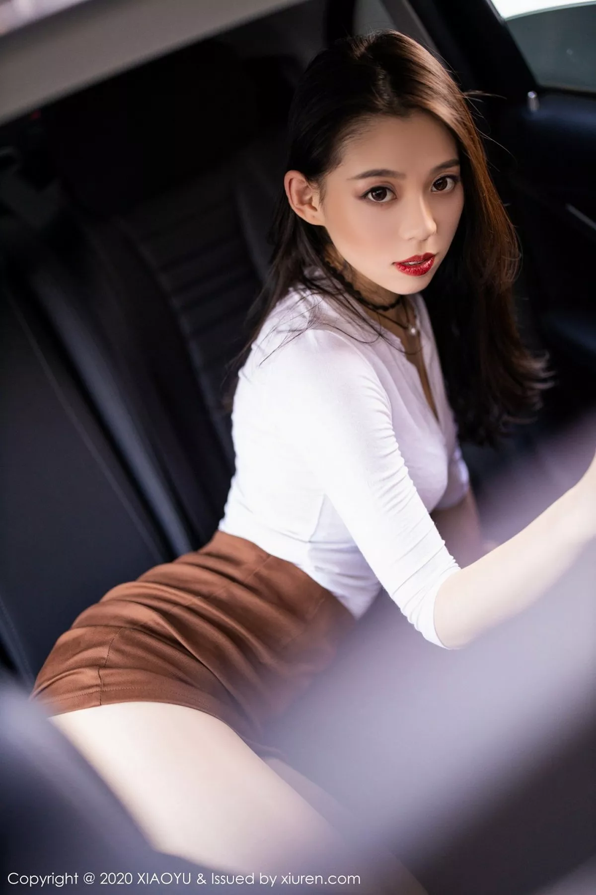 秀人集.com_[XiaoYu画语界]Vol.387_嫩模言沫靓丽户外车拍主题性感红色内衣配肉丝袜诱惑写真105P