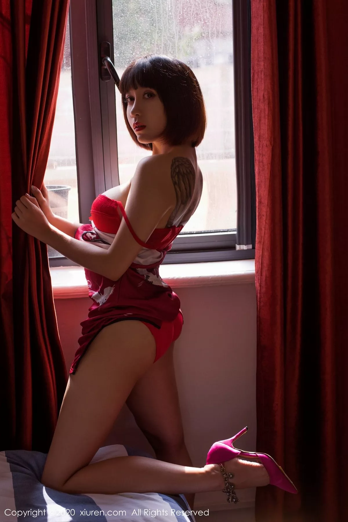 秀人集.com_[XiuRen秀人网]No.2674_大美妞安妮斯朵拉私房红色旗袍露红色内衣秀翘臀撩人诱惑写真63P