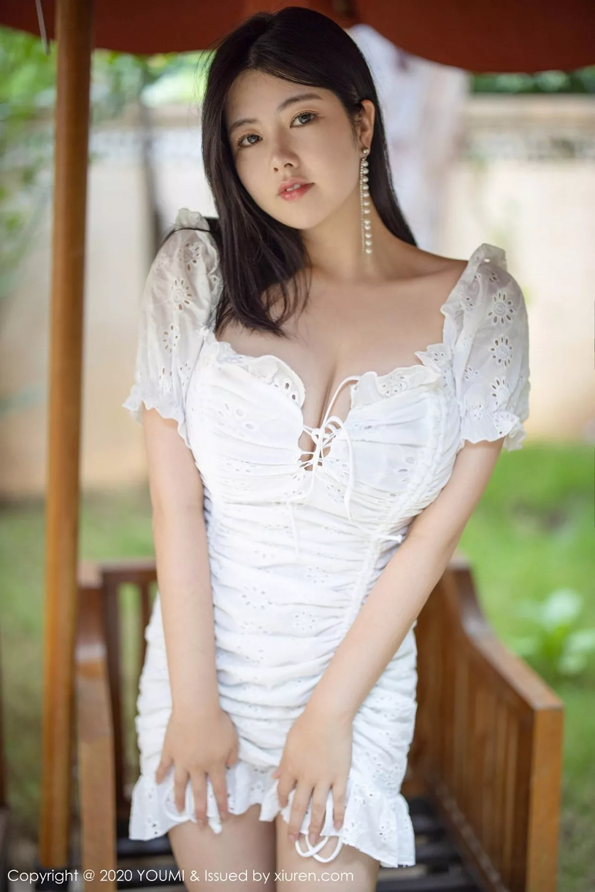 秀人集.com_[YouMi尤蜜荟]Vol.543_女神娜露Selena西双版纳旅拍淡雅礼裙半脱露豪乳翘臀诱惑写真61P