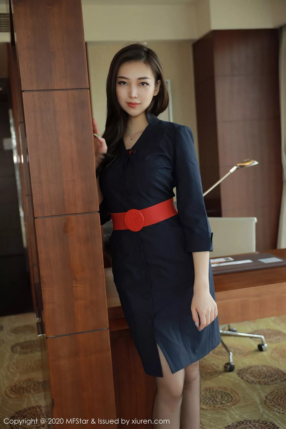 秀人集.com_[MFStar模范学院]Vol.404_嫩模郑颖姗空乘制服主题黑色蕾丝内衣配吊带黑丝诱惑写真50P