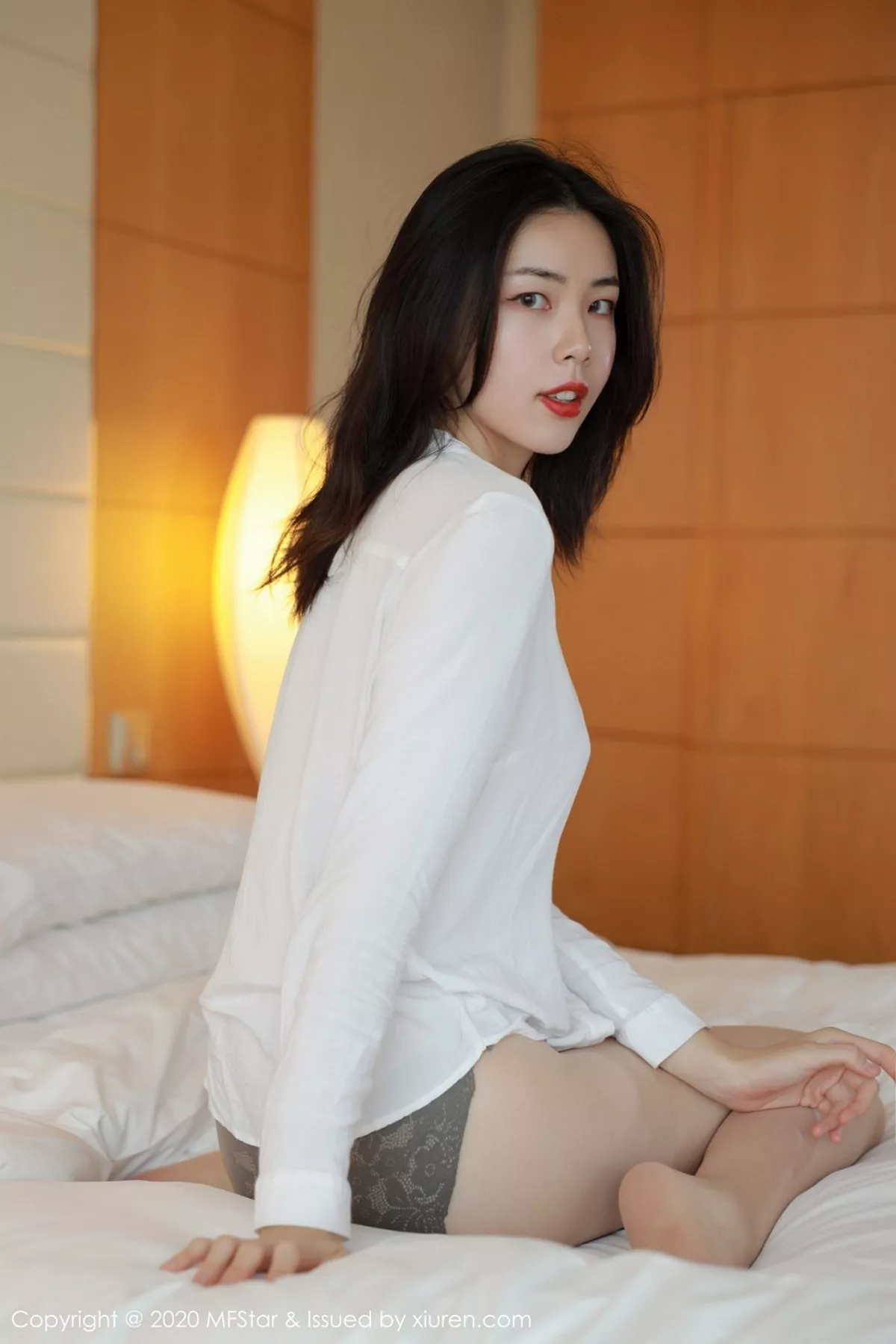 秀人集.com_[MFStar模范学院]Vol.406_模特欧阳美萱MX性感白衬衣配无内肉丝裤袜秀翘臀诱惑写真58P