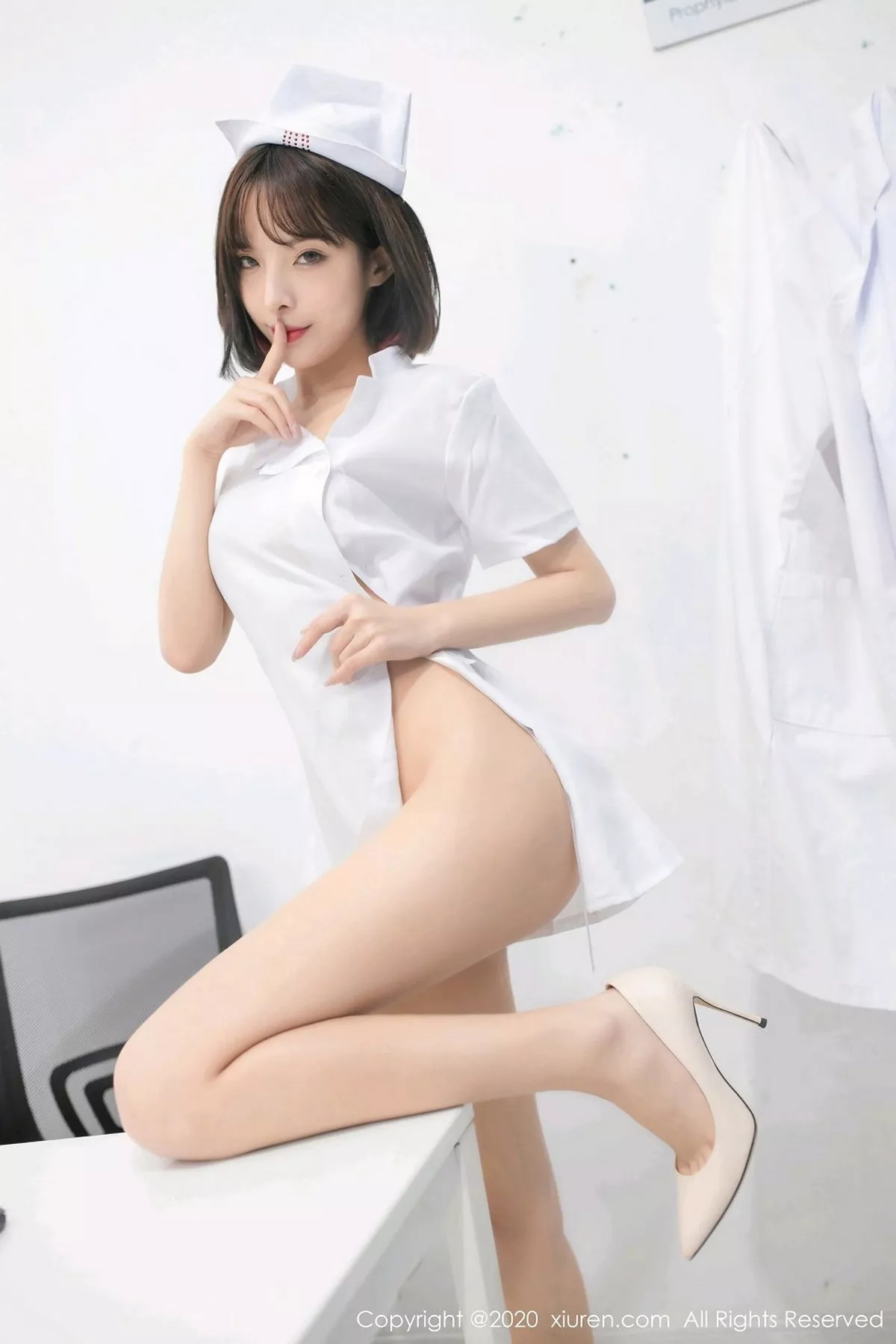 秀人集.com_[XiuRen秀人网]No.2698_嫩模陈小喵私房护士剧情主题无内肉丝裤袜秀翘臀惹火诱惑写真68P
