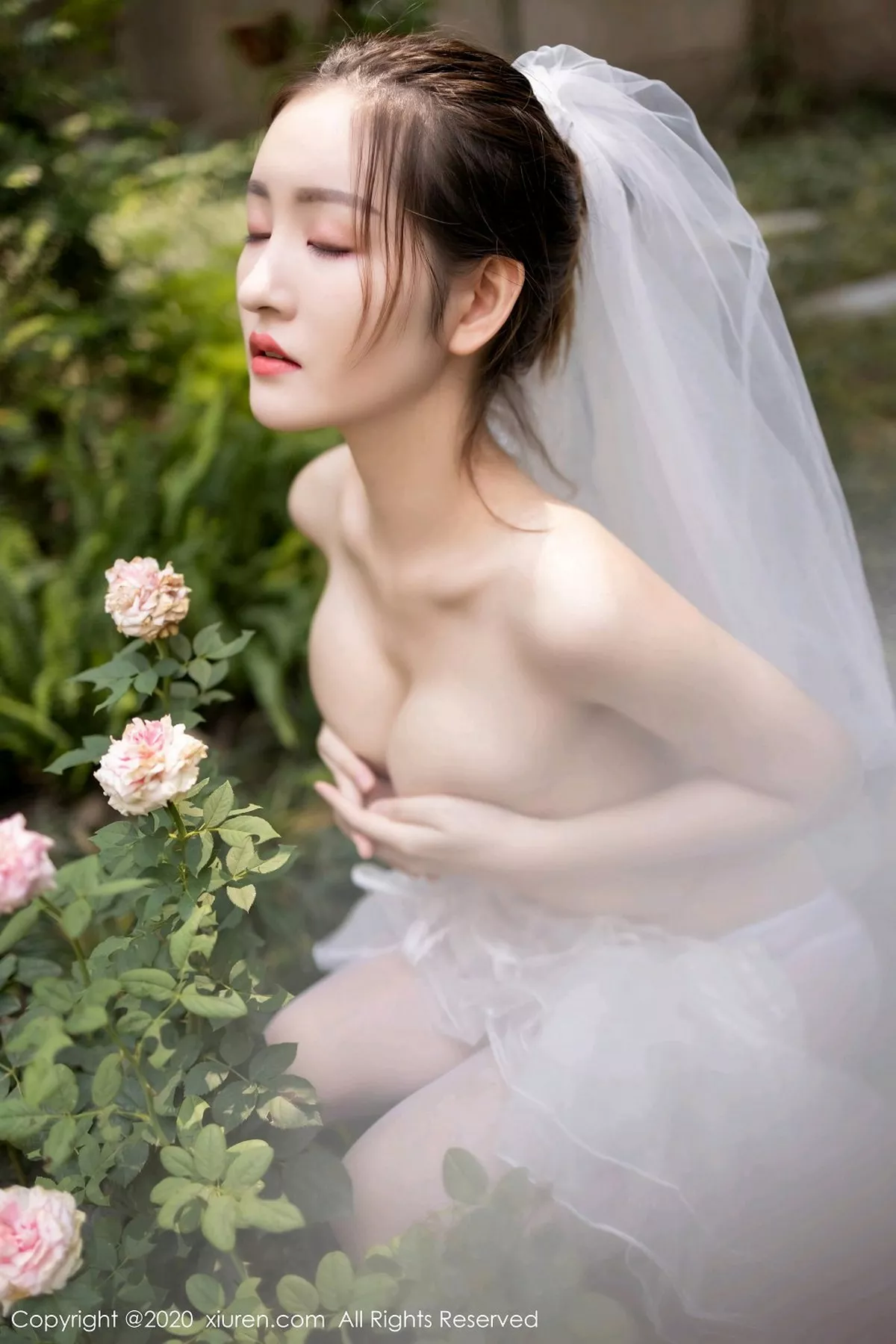 秀人集.com_[XiuRen秀人网]No.2706_嫩模沈梦瑶花园新娘主题薄透内衣配开档白丝裤袜秀翘臀诱惑写真50P