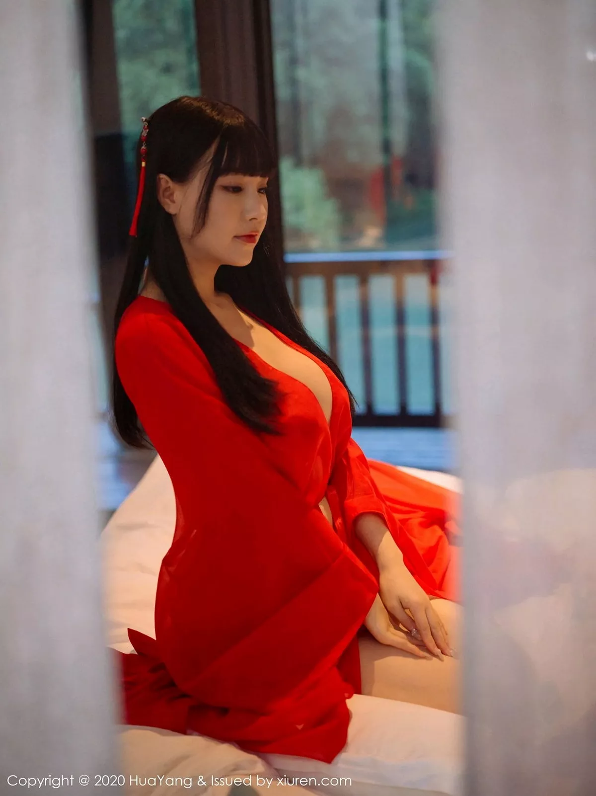 秀人集.com_[HuaYang花漾]Vol.310_女神朱可儿Flower杭州旅拍鲜红古典长裙包裹火辣胴体诱惑写真70P