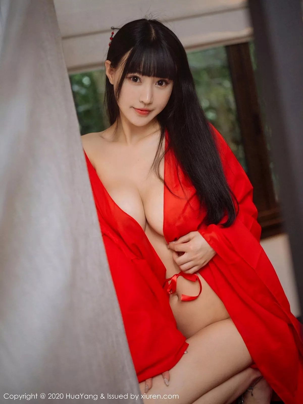 秀人集.com_[HuaYang花漾]Vol.310_女神朱可儿Flower杭州旅拍鲜红古典长裙包裹火辣胴体诱惑写真70P