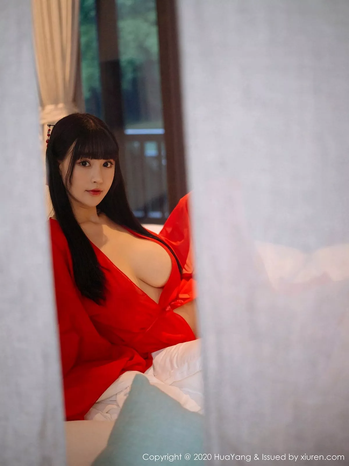秀人集.com_[HuaYang花漾]Vol.310_女神朱可儿Flower杭州旅拍鲜红古典长裙包裹火辣胴体诱惑写真70P