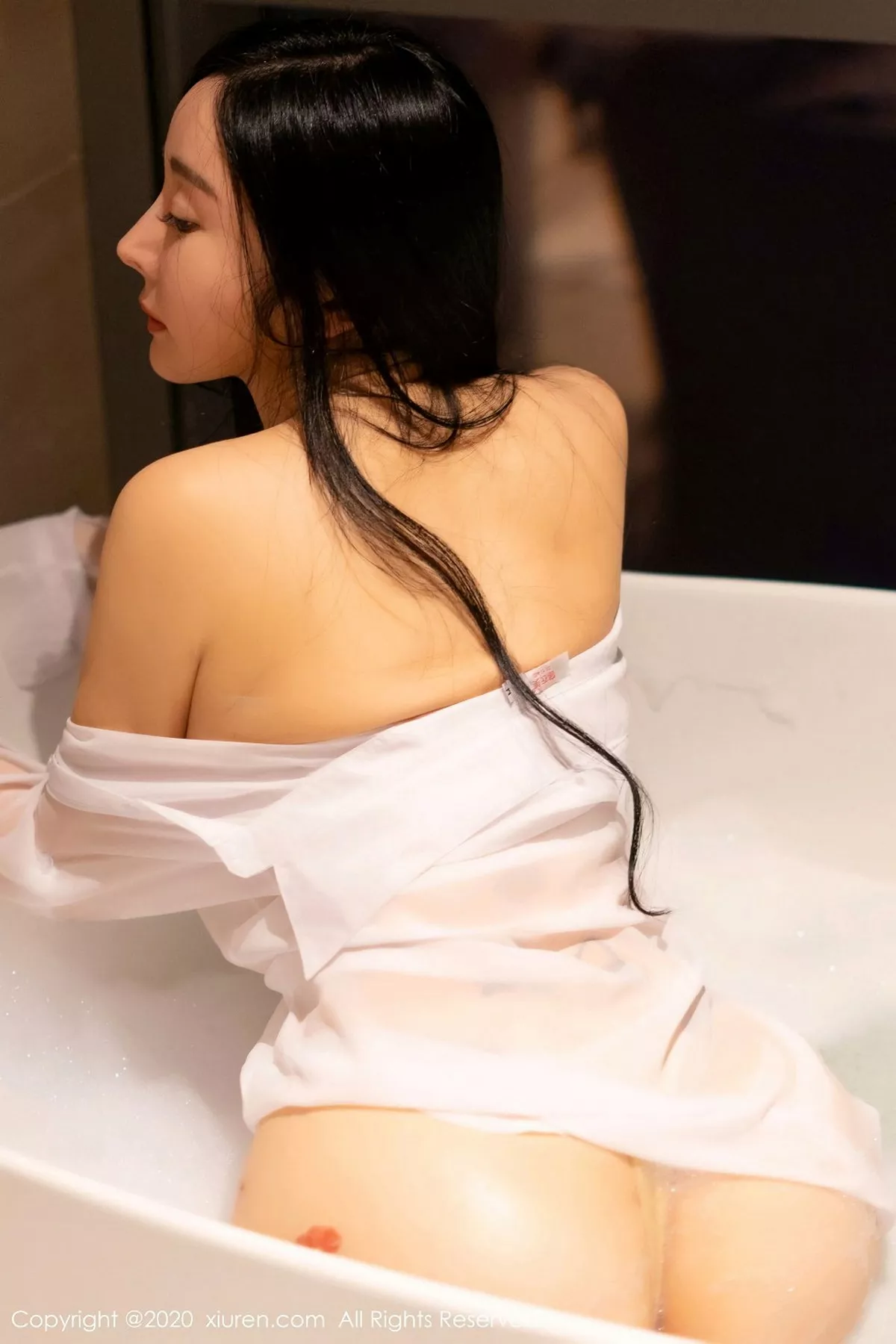秀人集.com_[XiuRen秀人网]No.2721_嫩模允爾私房浴缸里真空白衬衣湿身秀浑圆翘臀极致诱惑写真52P